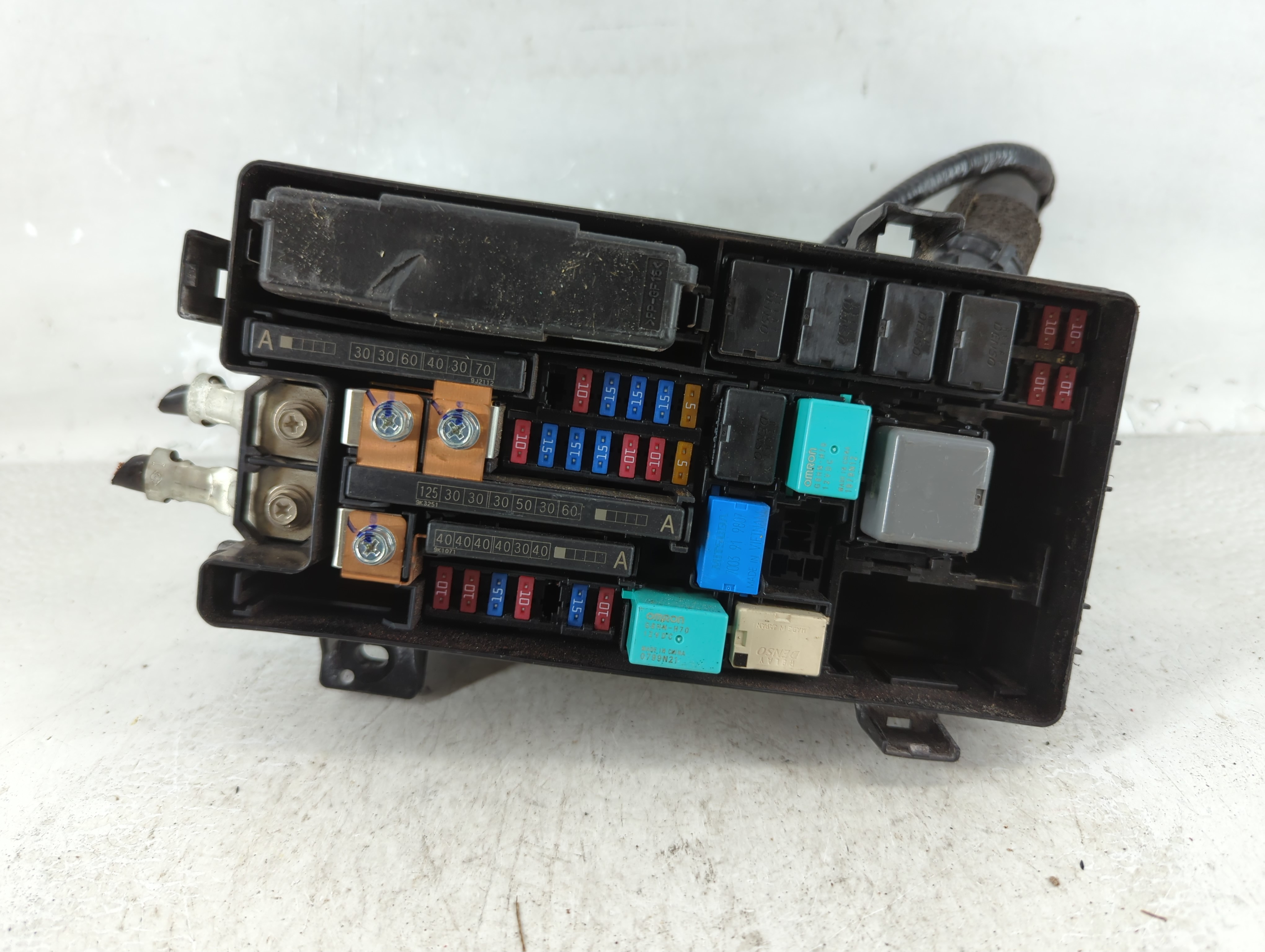 Picture of 2019-2020 Honda Civic Fusebox Fuse Box Relay Module 1072075