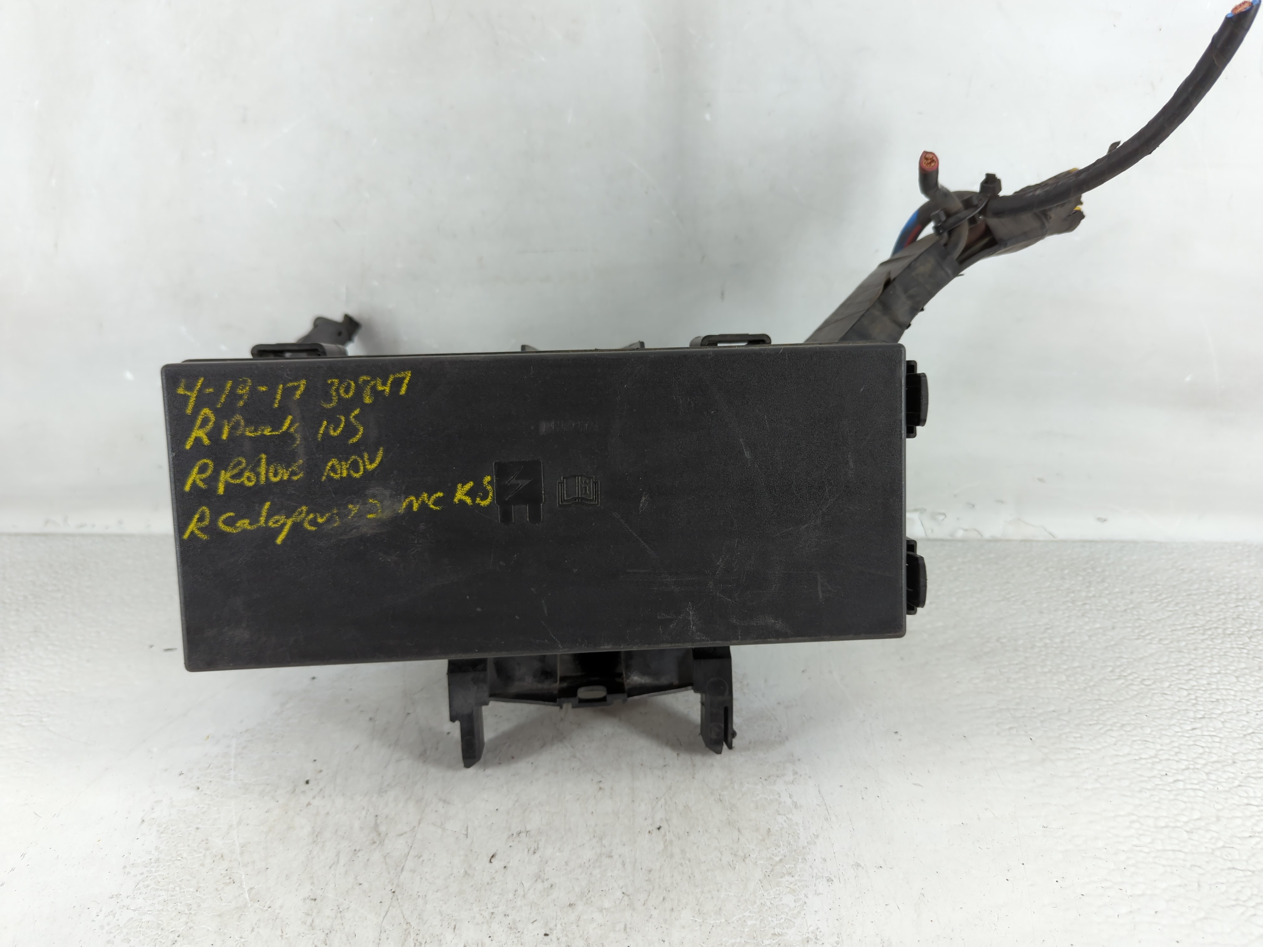 2014-2015 Ford Explorer Fusebox Fuse Box Relay Module Bt4t-14a003-aa 1072077 - Oemusedautoparts1.com