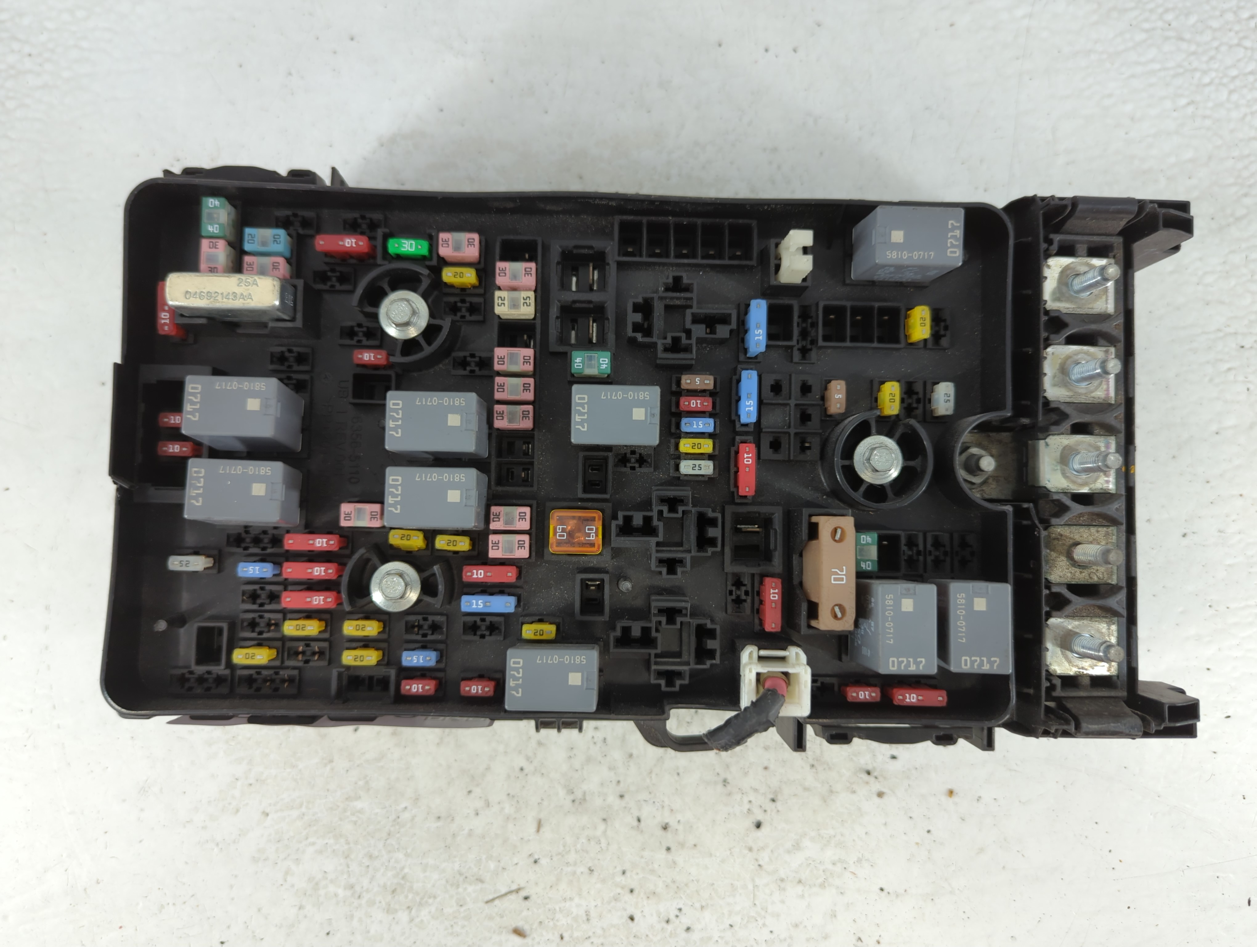 2015-2015 Jeep Cherokee Fusebox Fuse Box Relay Module Tipm 68235114ab 1072098 - Oemusedautoparts1.com