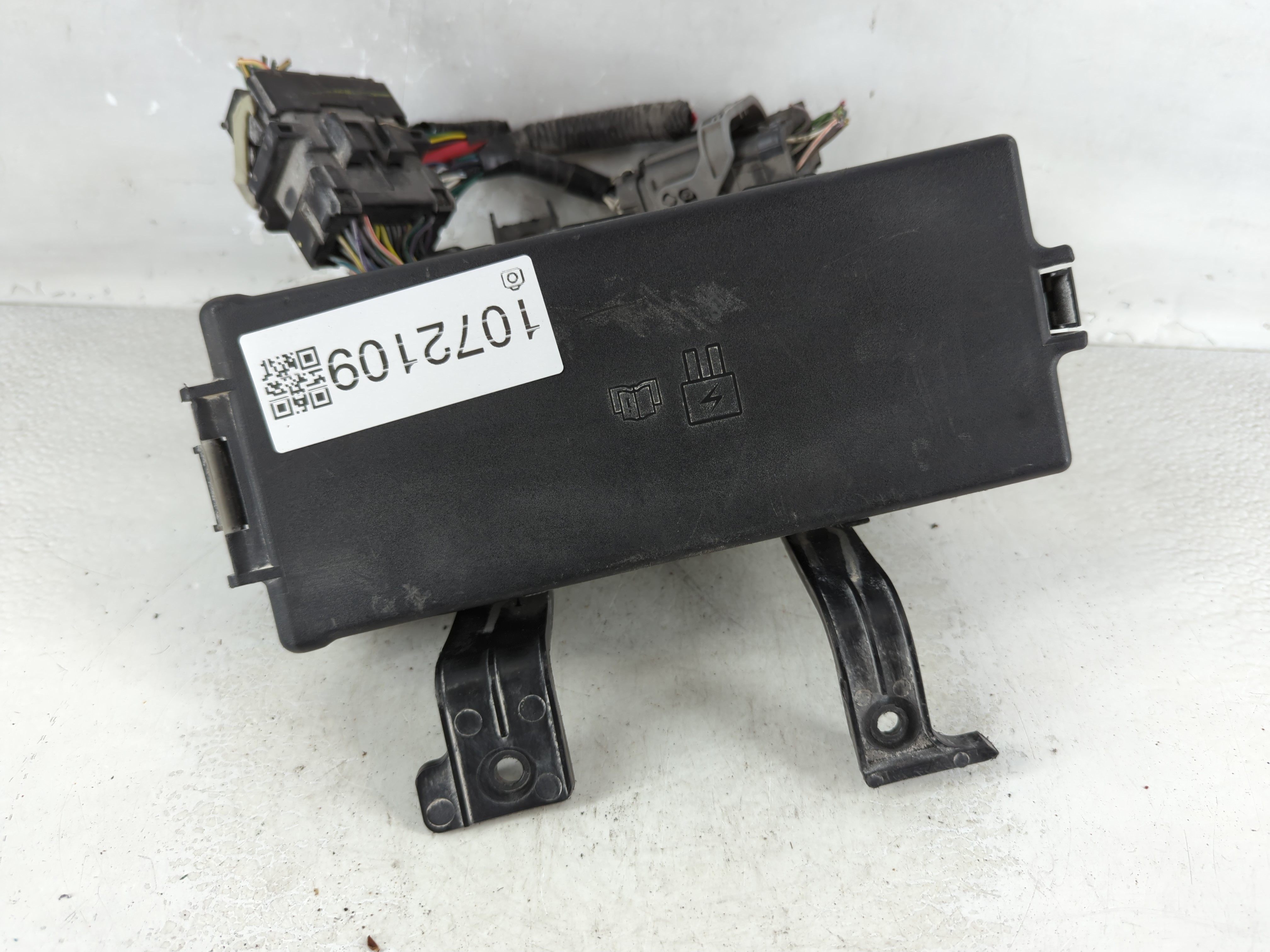2010-2012 Ford Fusion Fusebox Fuse Box Relay Module Be5t-14290-f 1072109 - Oemusedautoparts1.com