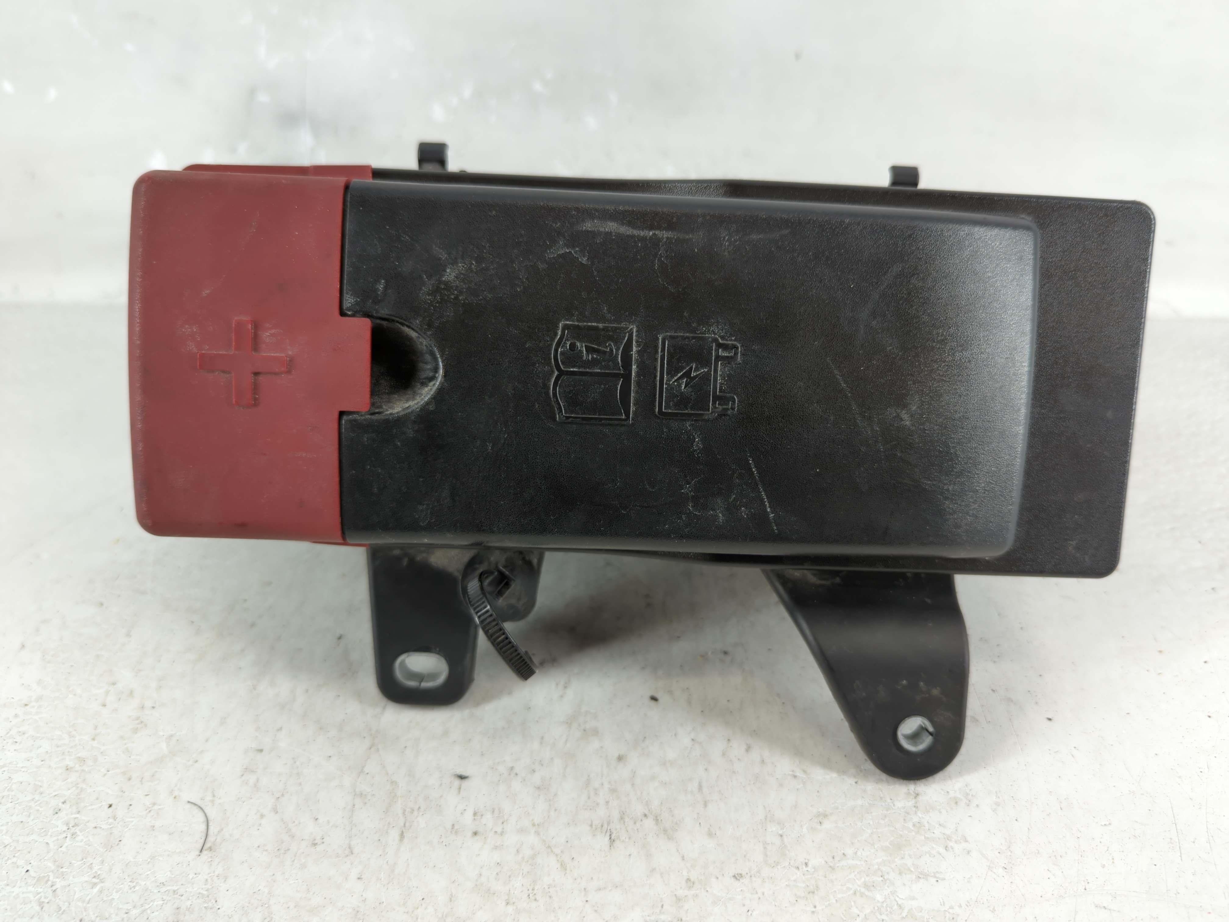 2017-2019 Jaguar Xe Fusebox Fuse Box Relay Module Gx73-14a076-aa 1072128 - Oemusedautoparts1.com