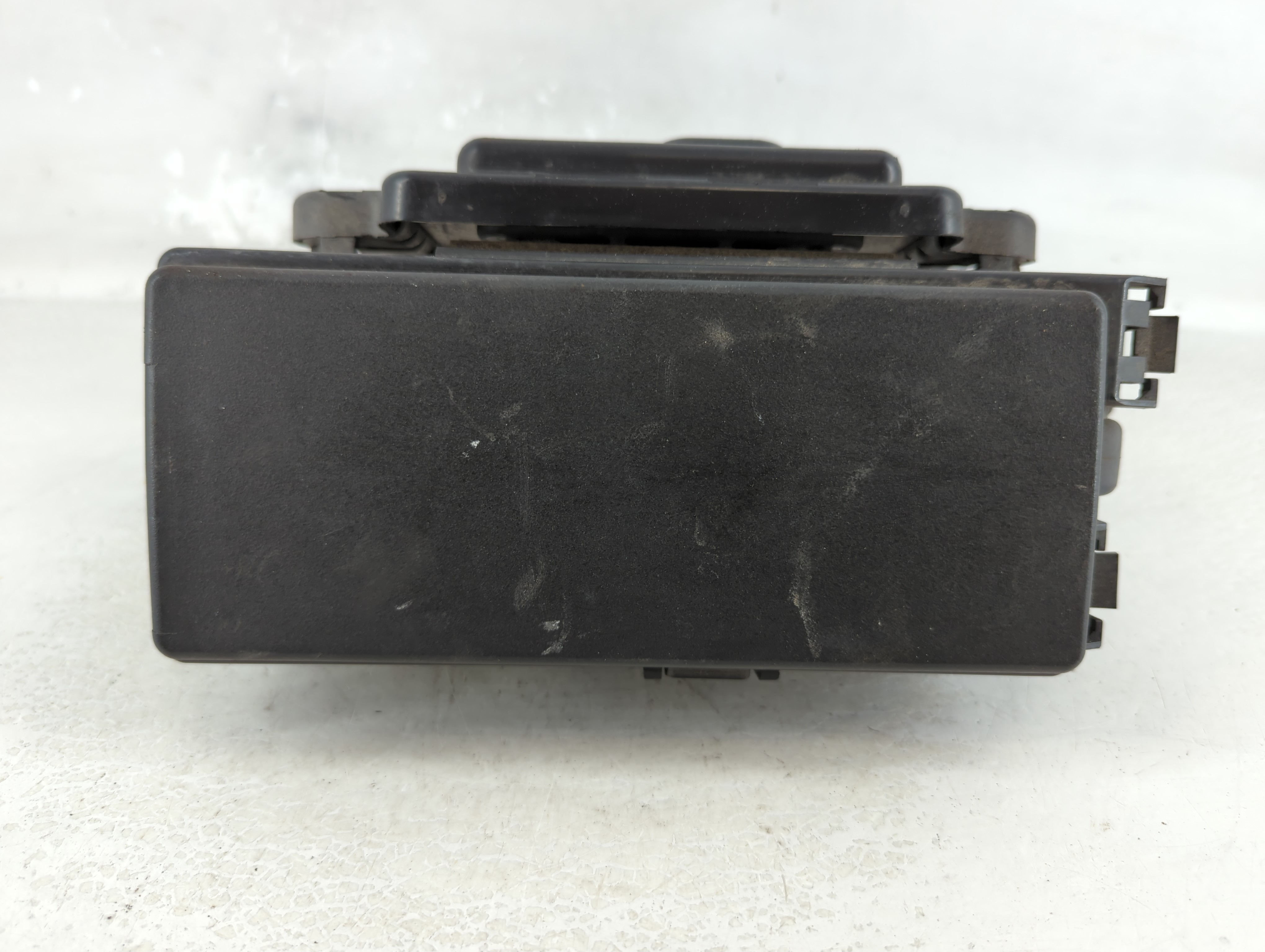2007-2007 Jeep Commander Fusebox Fuse Box Relay Module Tipm P04692105ag 1072131 - Oemusedautoparts1.com