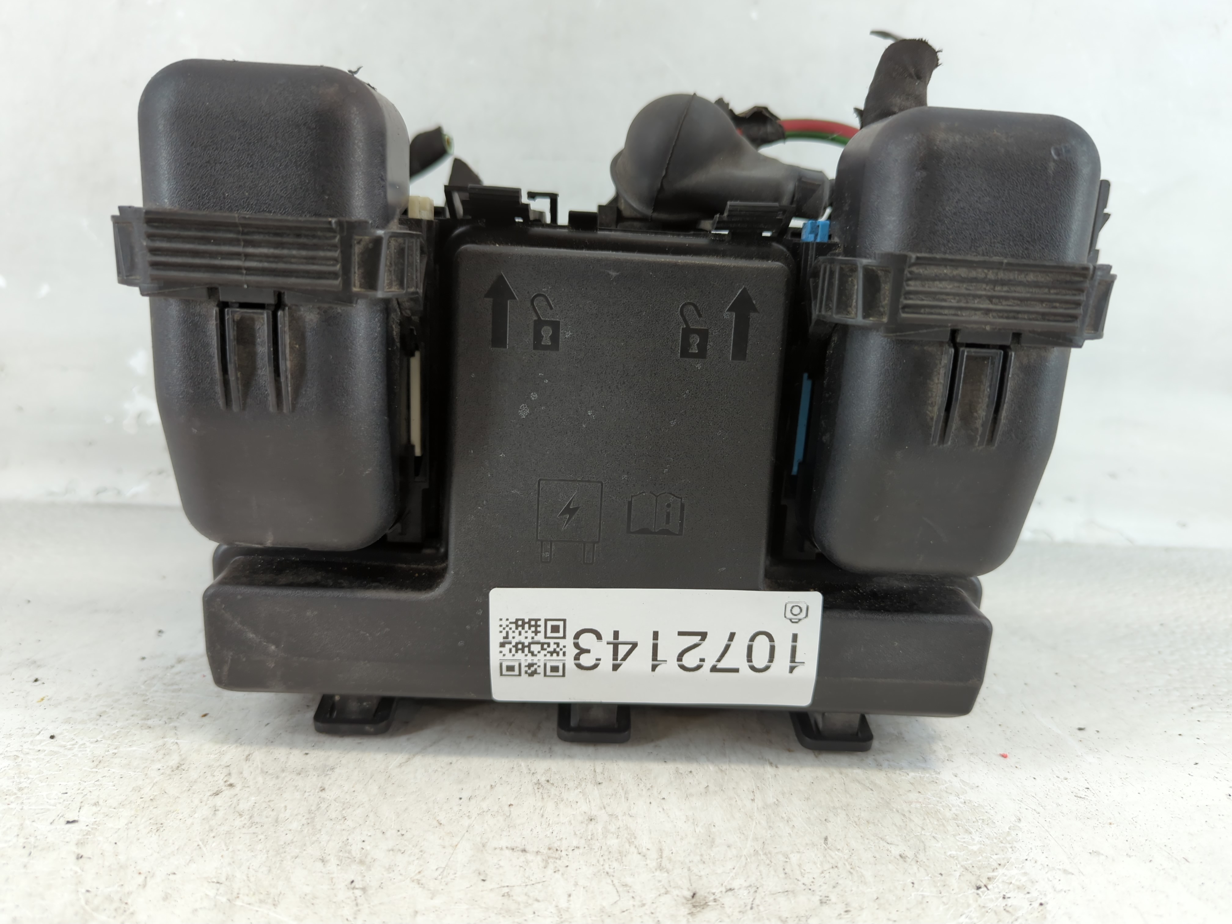 2015-2016 Ford Fusion Fusebox Fuse Box Relay Module G2gt 14a075 Aa 1072143 - Oemusedautoparts1.com