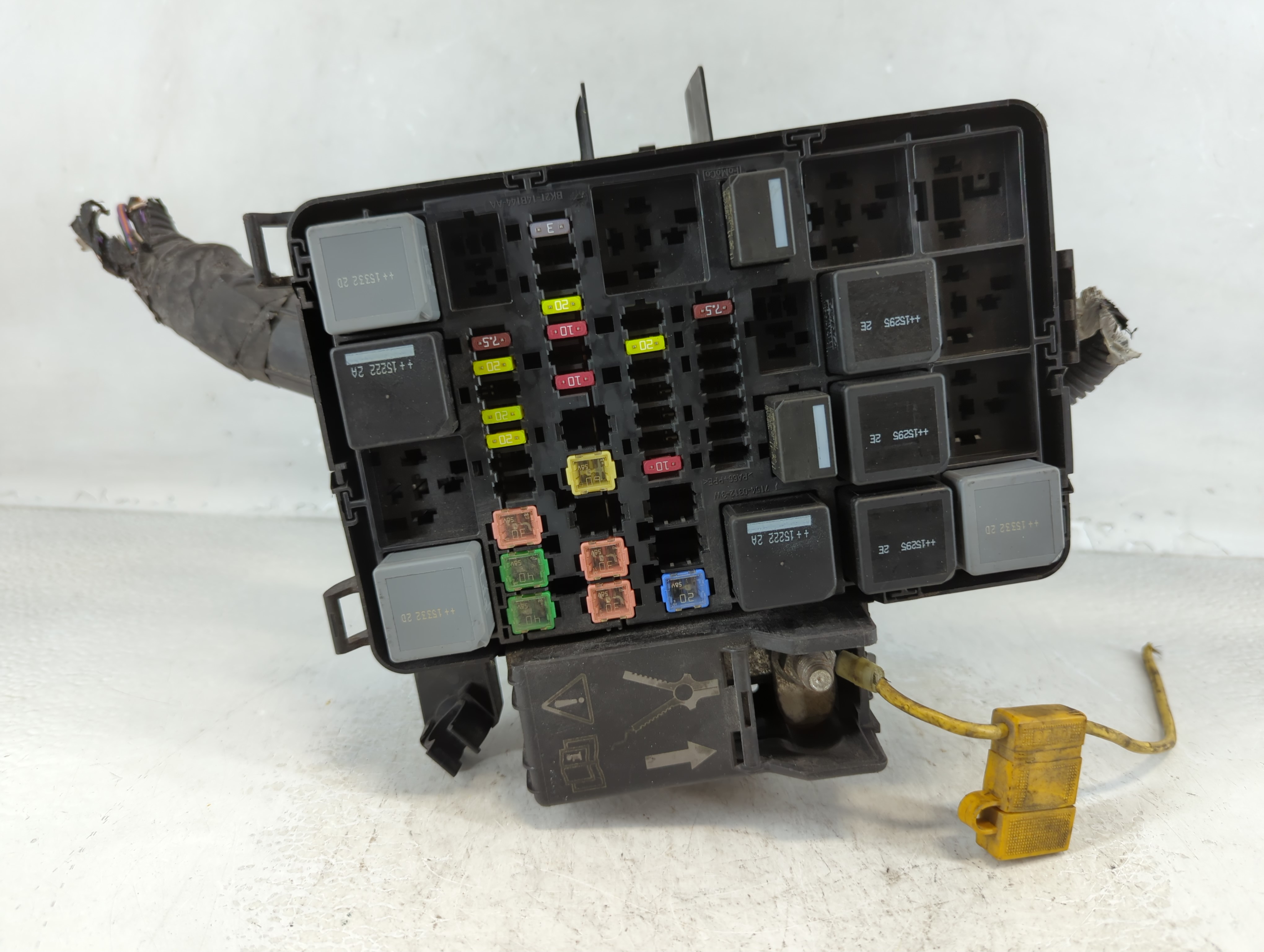 2016-2016 Ford Transit-250 Fusebox Fuse Box Relay Module 1072144 - Oemusedautoparts1.com