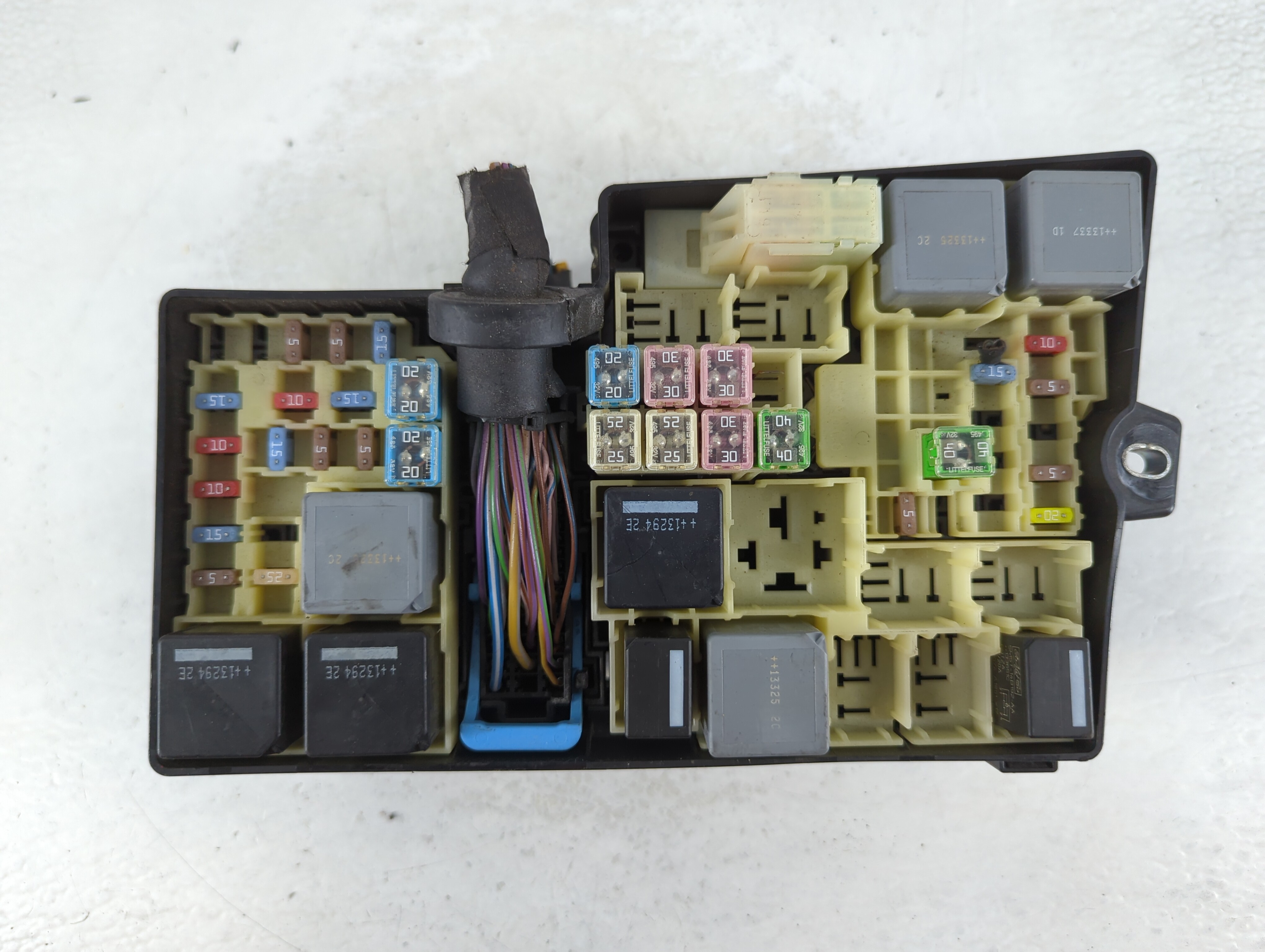 2013-2016 Ford Escape Fusebox Fuse Box Relay Module Av6t-14a142-ab 1072145 - Oemusedautoparts1.com