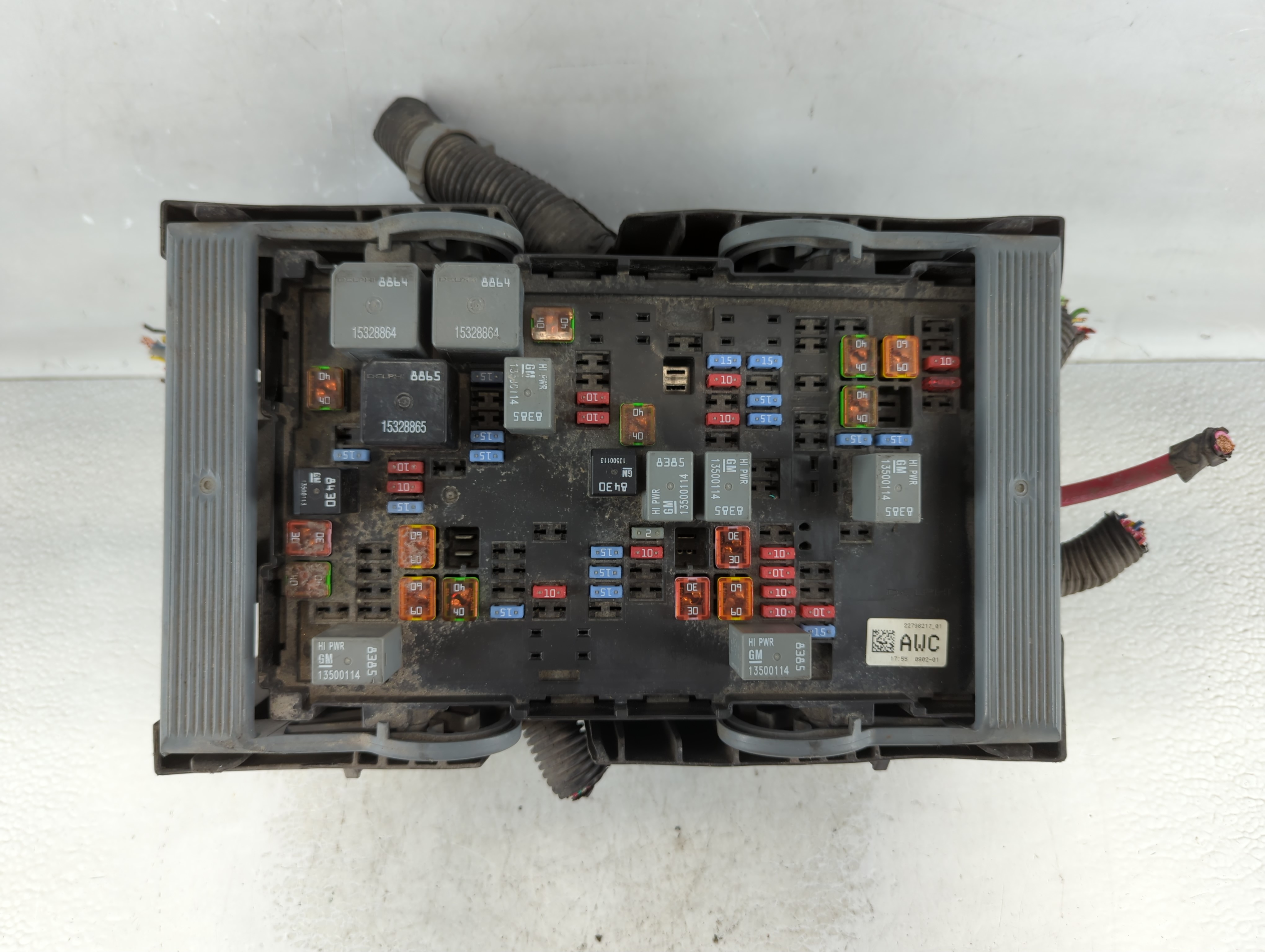 2010-2014 Chevrolet Suburban 1500 Fusebox Fuse Box Relay Module 22798217 1072151 - Oemusedautoparts1.com