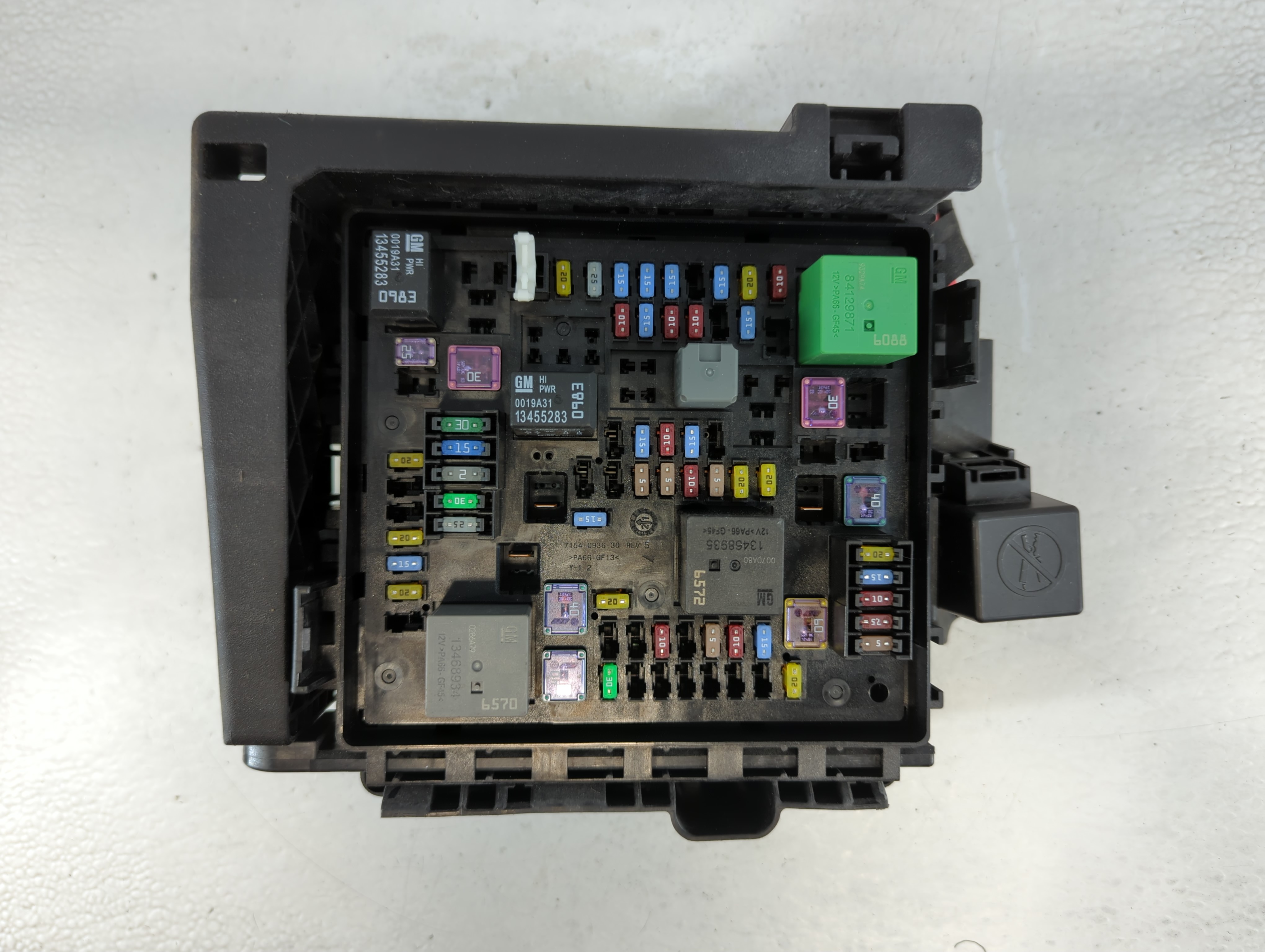 2020-2022 Chevrolet Traverse Fusebox Fuse Box Relay Module 7154 0936 30 1072166 - Oemusedautoparts1.com