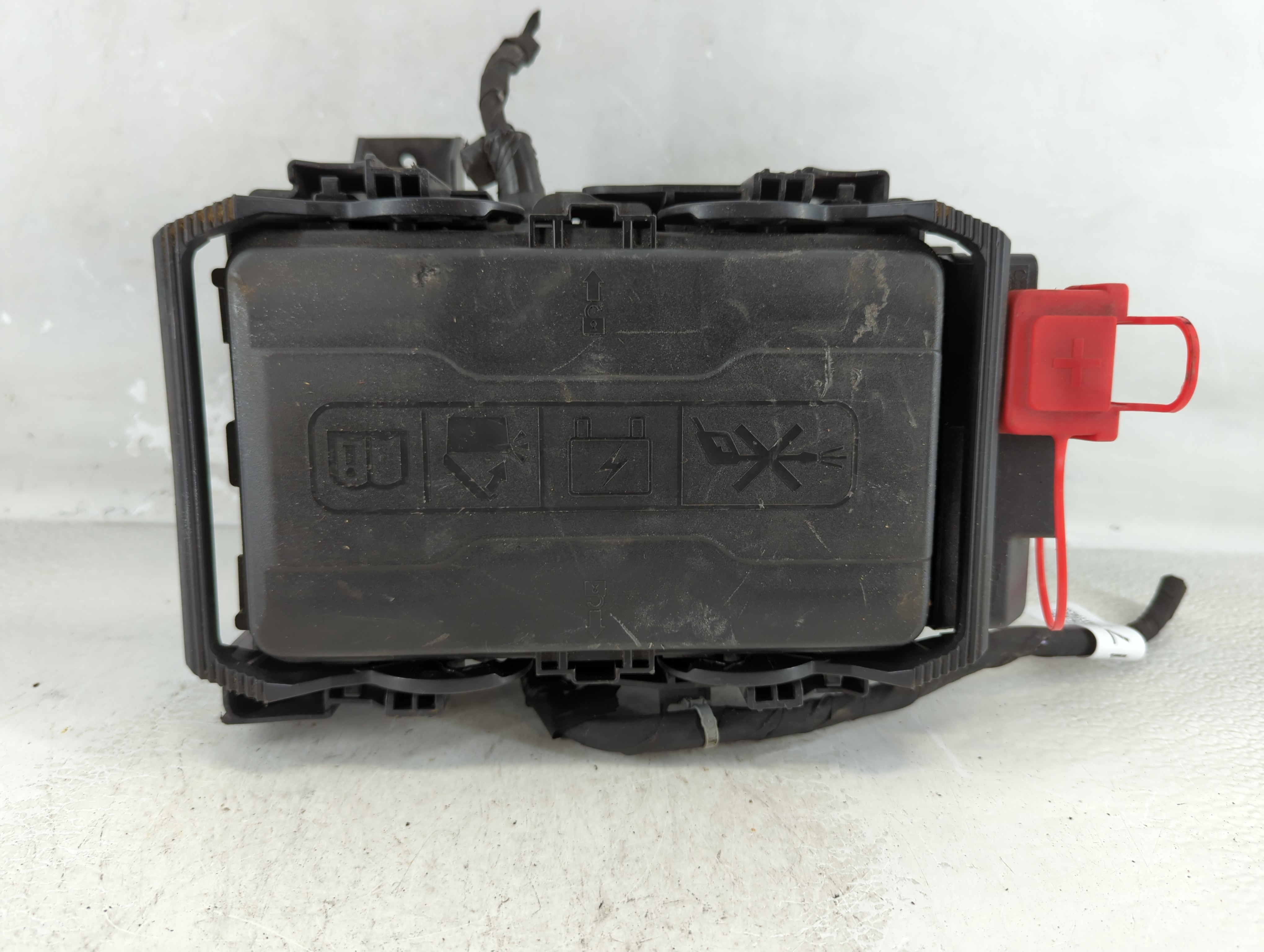 2016-2016 Chevrolet Malibu Fusebox Fuse Box Relay Module 84070080 1072177 - Oemusedautoparts1.com