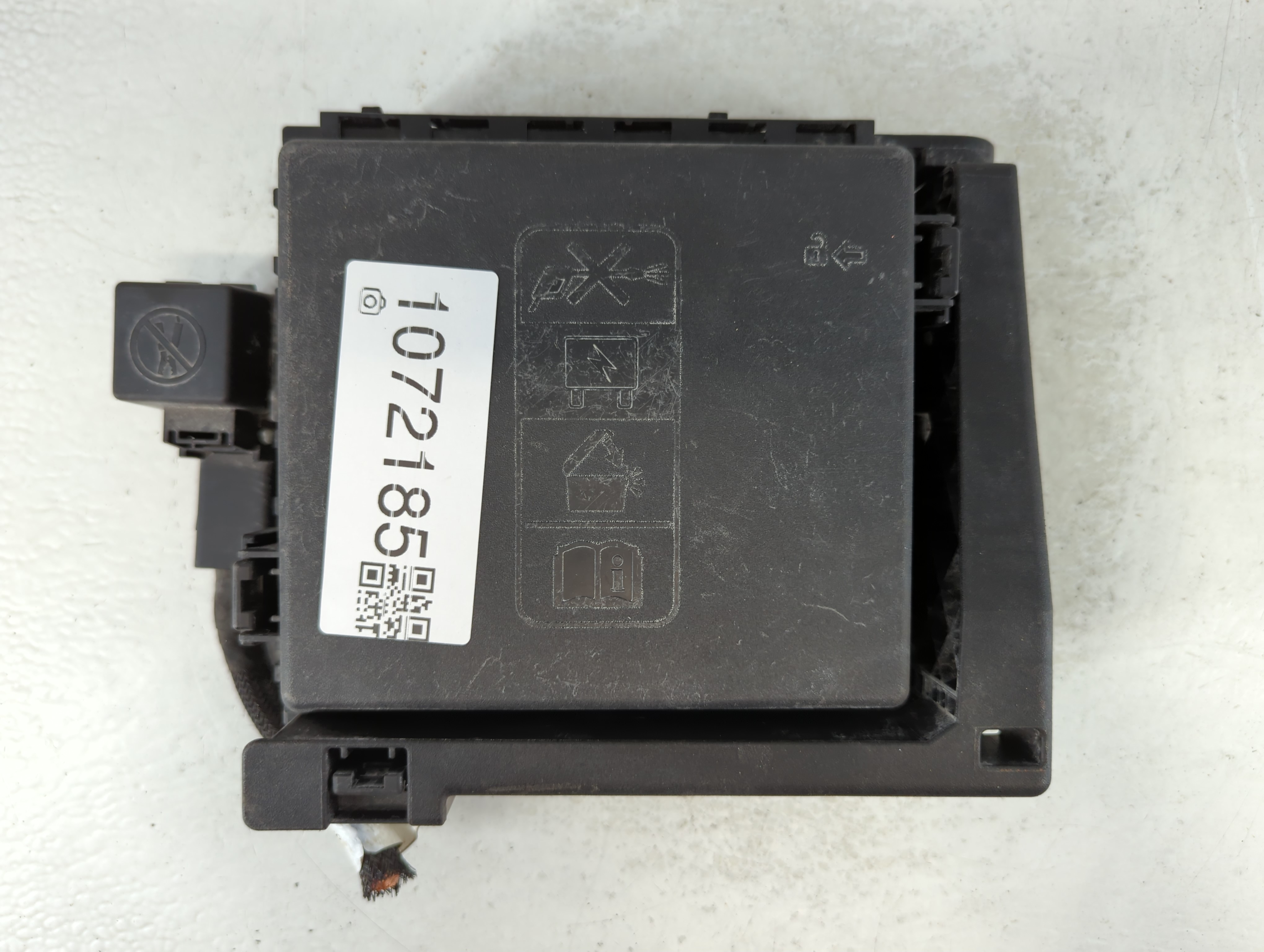 2017-2017 Gmc Acadia Fusebox Fuse Box Relay Module 84003373 1072185 - Oemusedautoparts1.com
