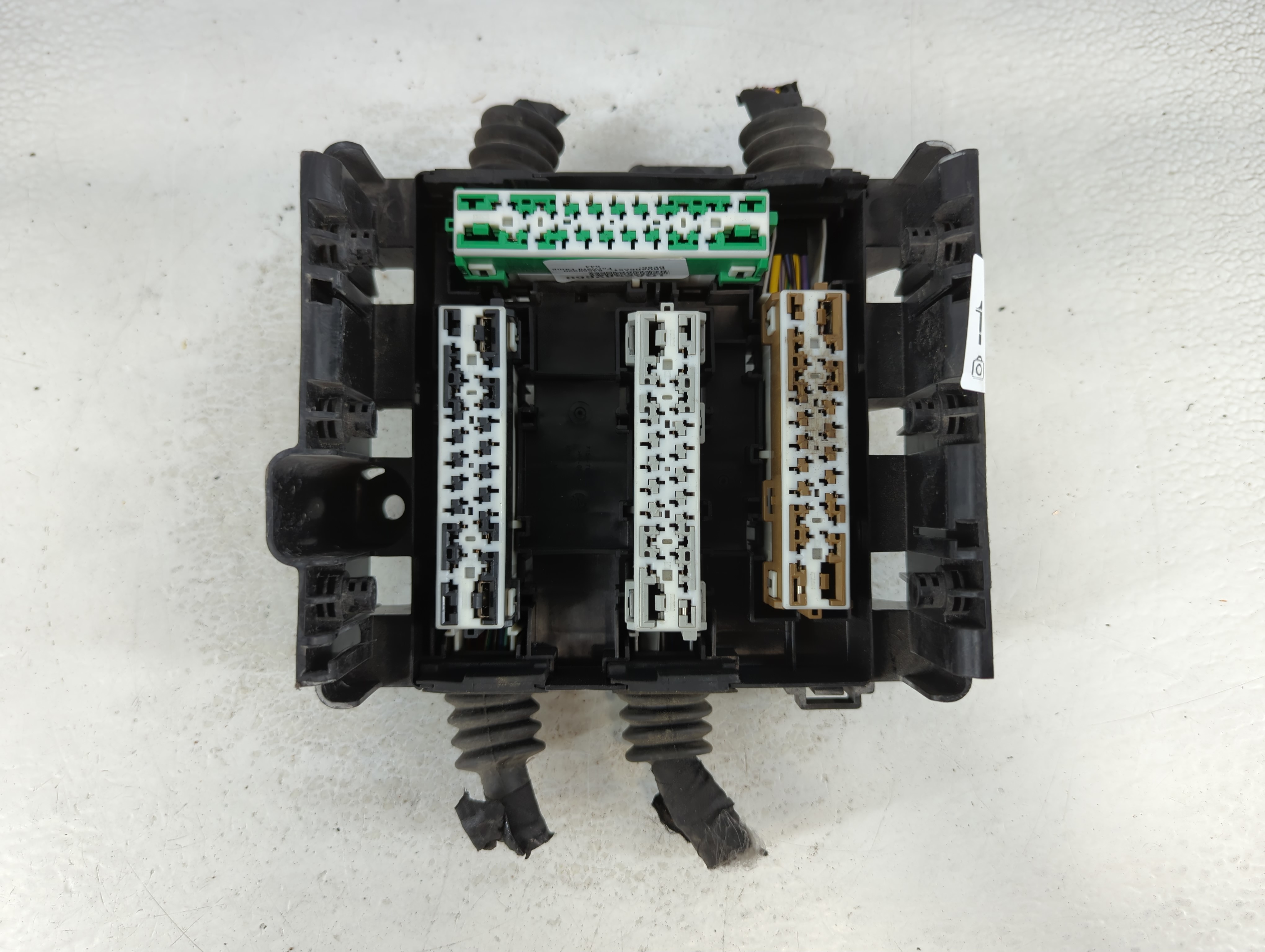 2020-2022 Chevrolet Traverse Fusebox Fuse Box Relay Module 84303340 1072213 - Oemusedautoparts1.com