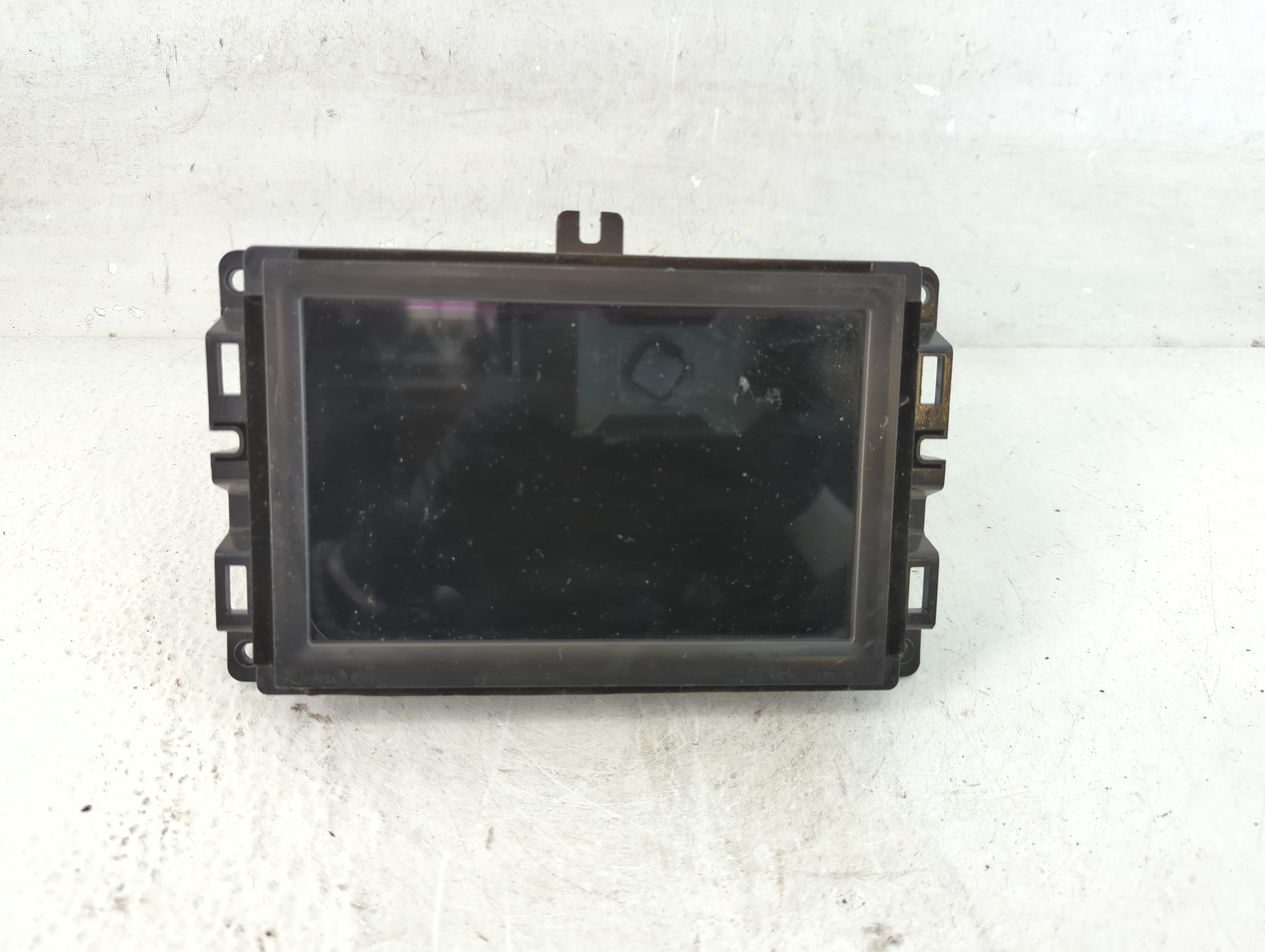 2020-2020 Jeep Cherokee Am Fm Cd Player Radio Receiver 1072227 - Oemusedautoparts1.com