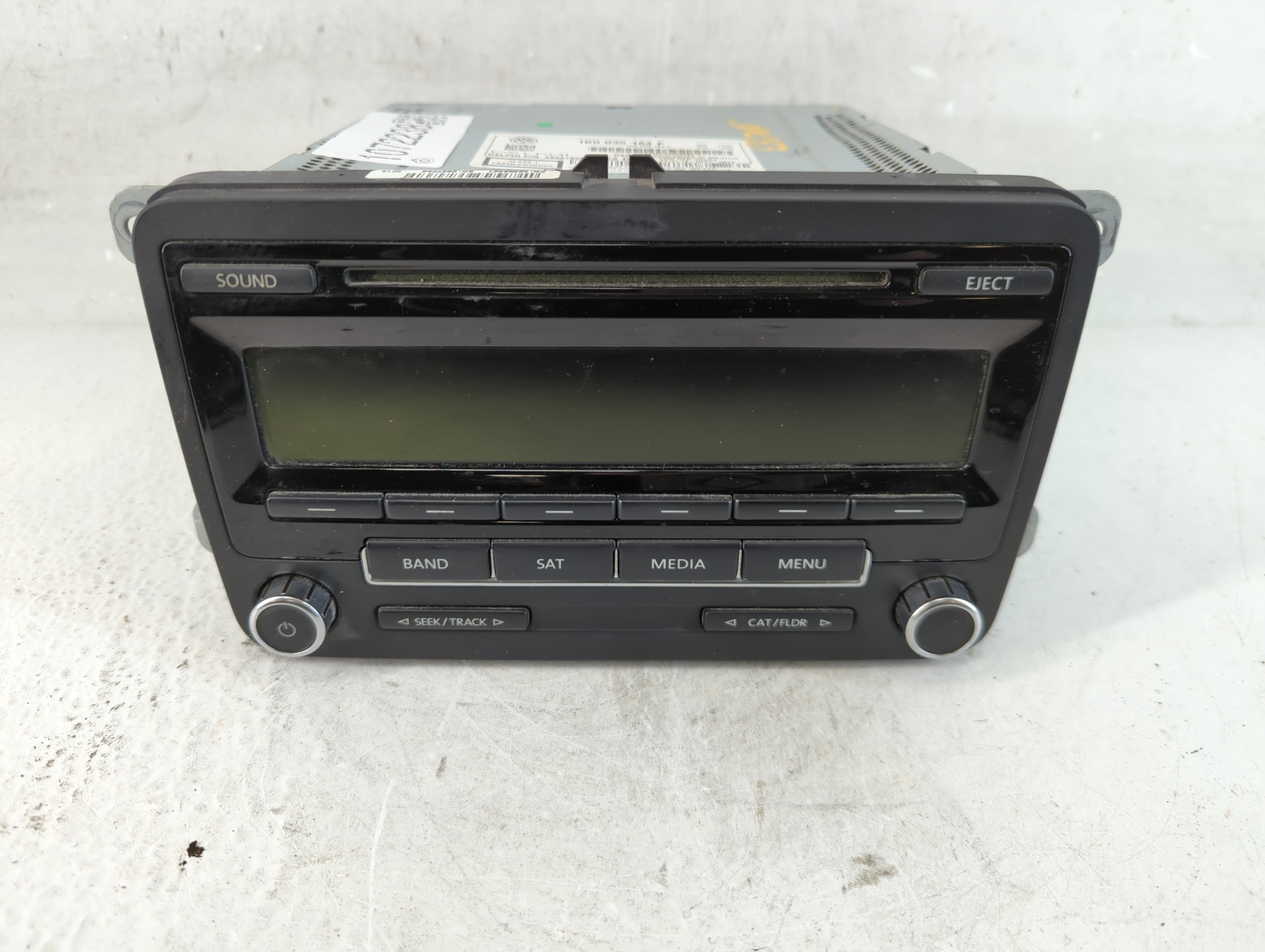 2010-2017 Volkswagen Jetta Am Fm Cd Player Radio Receiver 1072238 - Oemusedautoparts1.com