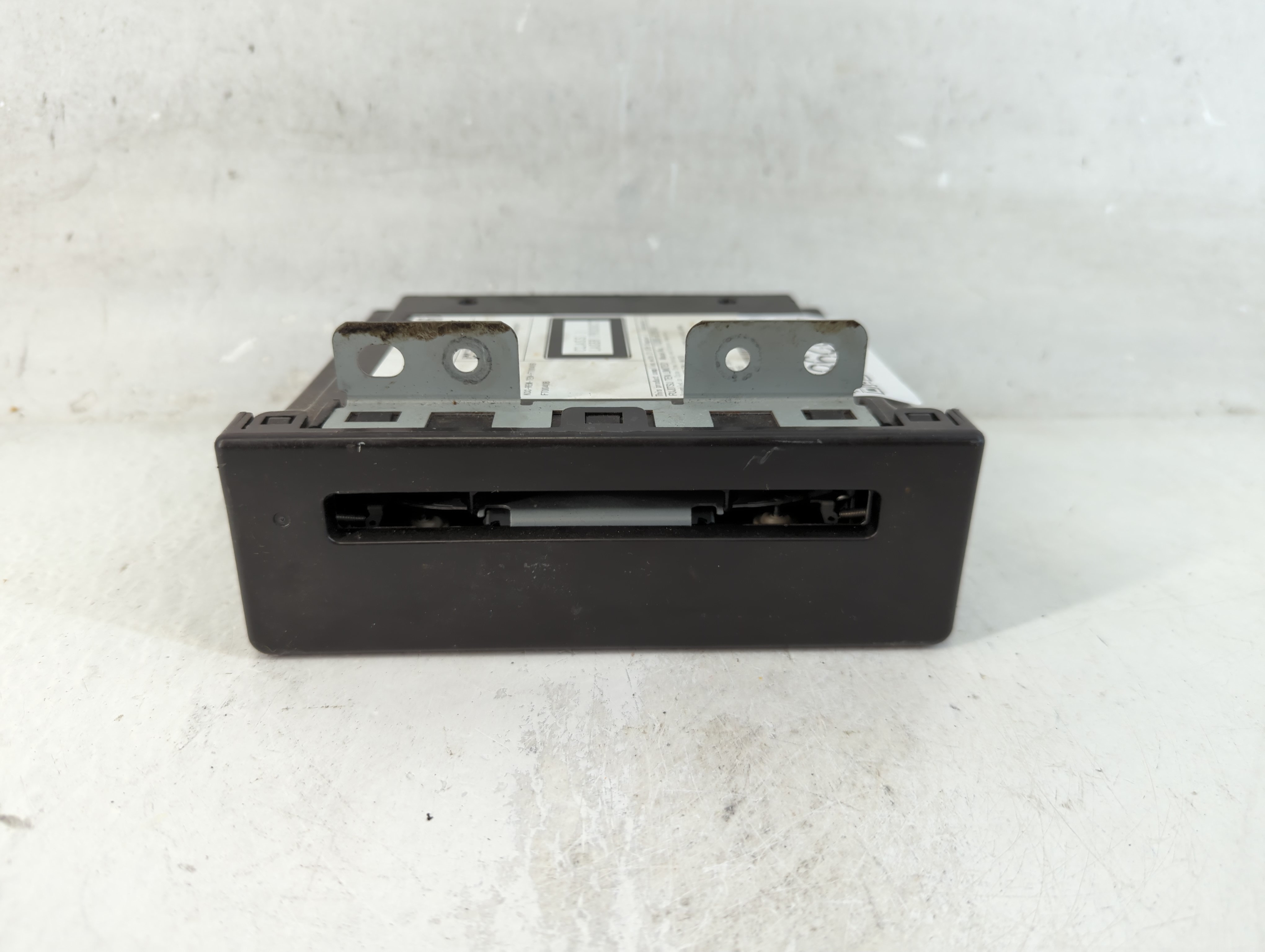 Chevrolet Suburban 1500 Am Fm Cd Player Radio Receiver 1072298 - Oemusedautoparts1.com
