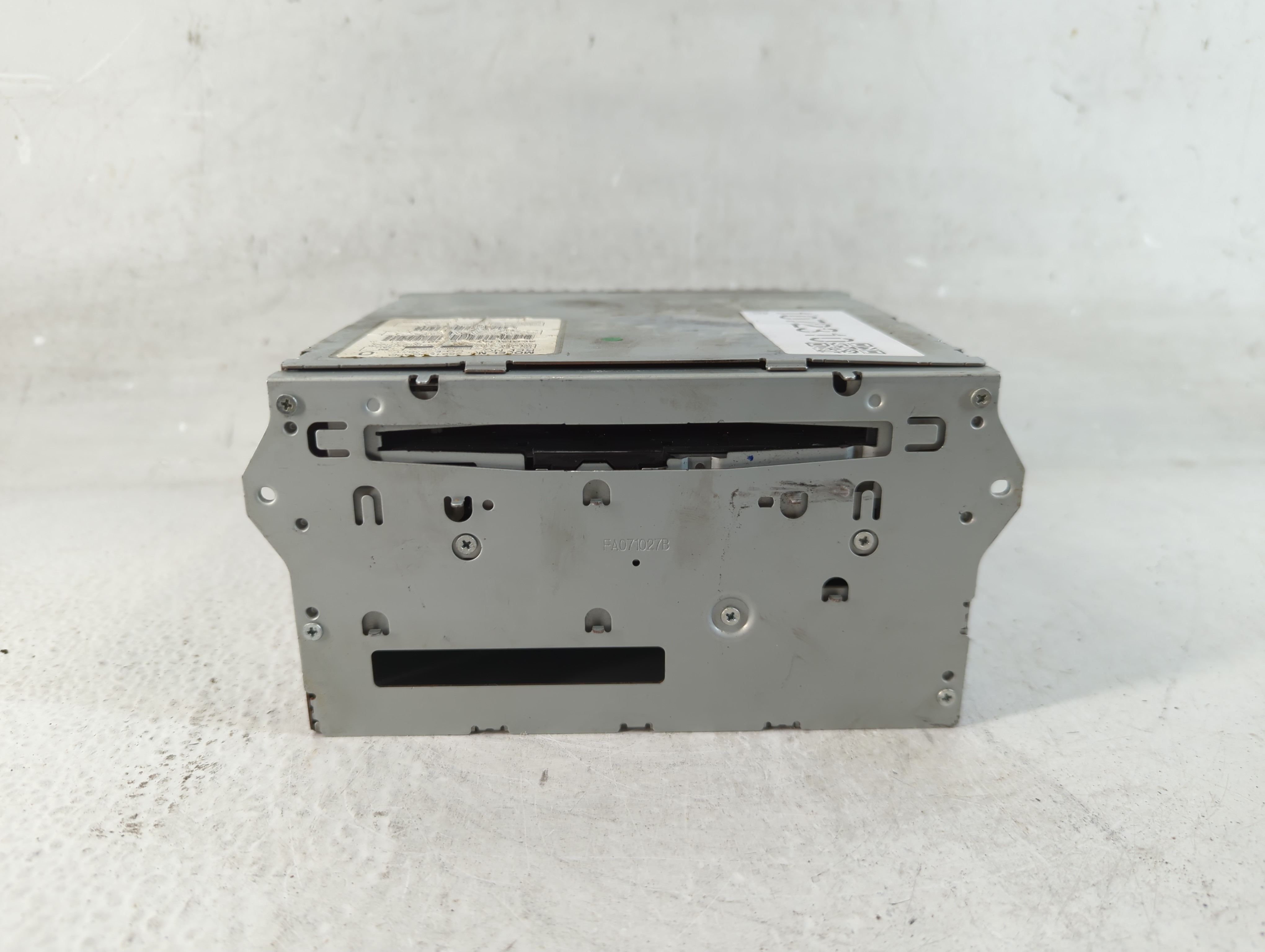 2008-2012 Nissan Armada Am Fm Cd Player Radio Receiver 1072310 - Oemusedautoparts1.com