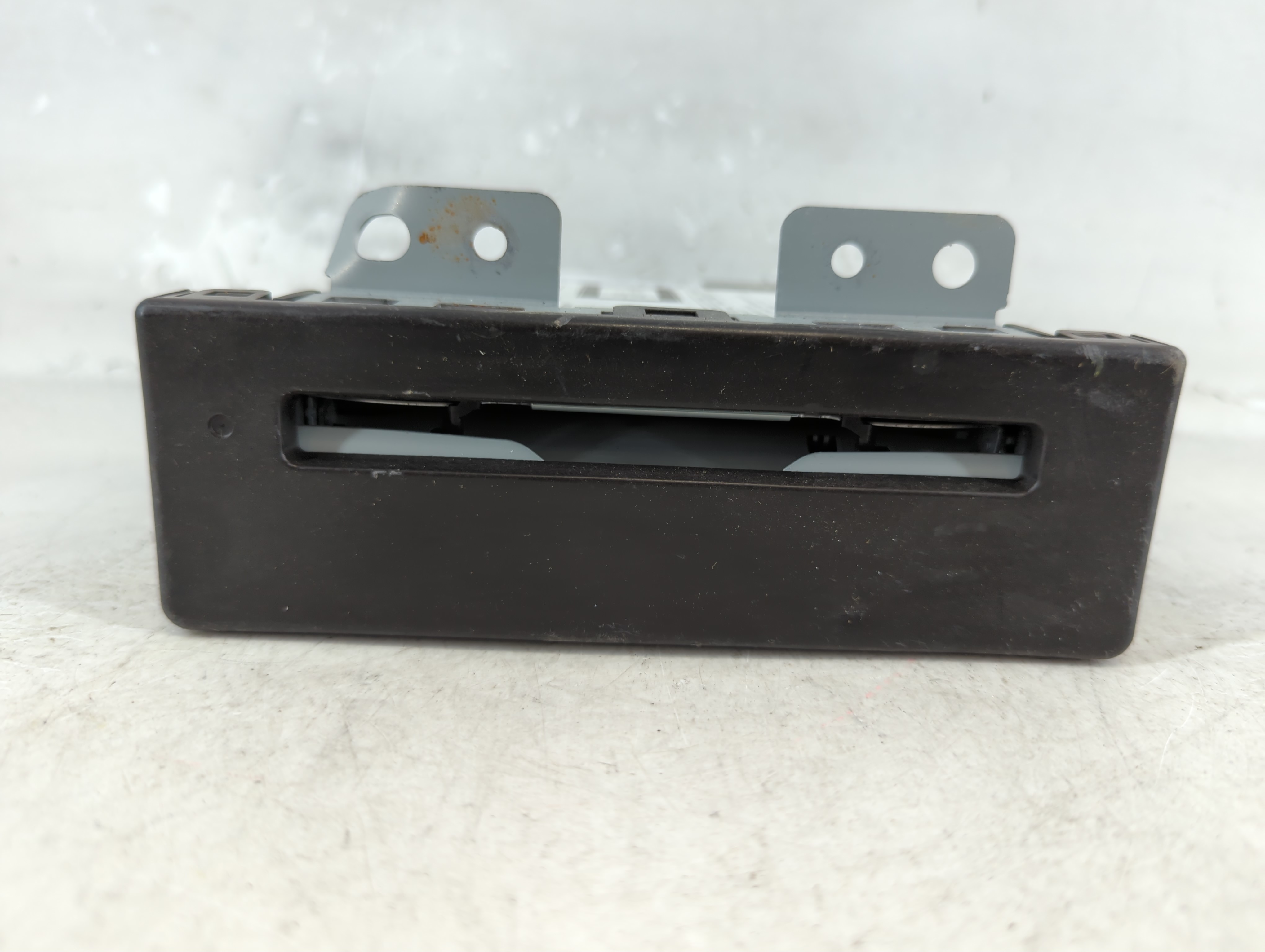 Chevrolet Suburban 1500 Am Fm Cd Player Radio Receiver 1072375 - Oemusedautoparts1.com