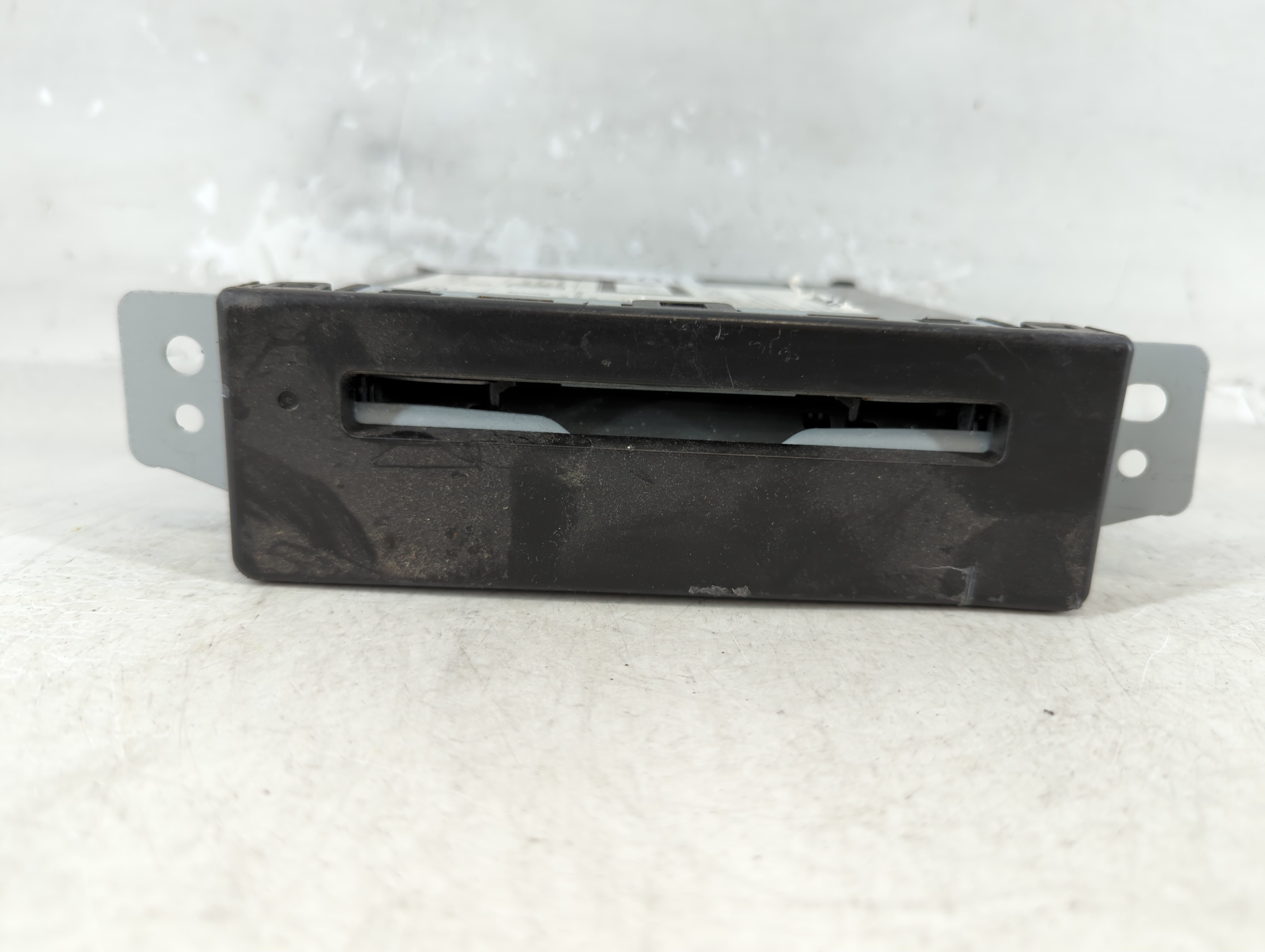 2014-2015 Chevrolet Silverado 1500 Am Fm Cd Player Radio Receiver 1072376 - Oemusedautoparts1.com