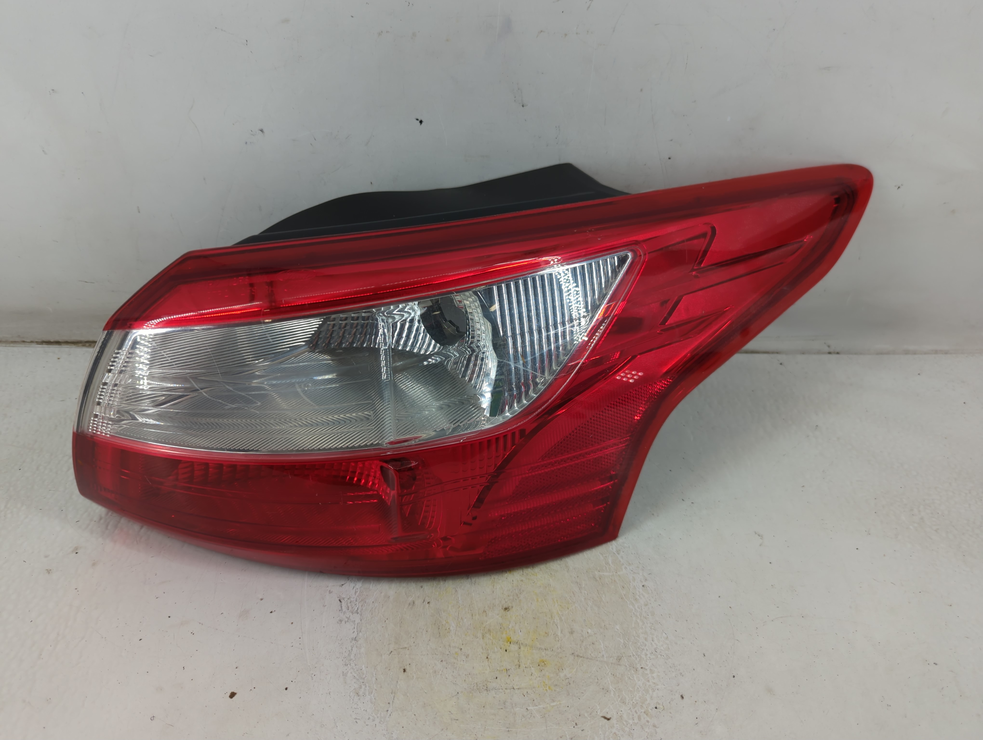 2012-2014 Ford Focus Driver Left Side Tail Light Taillight Oem 1072392 - Oemusedautoparts1.com