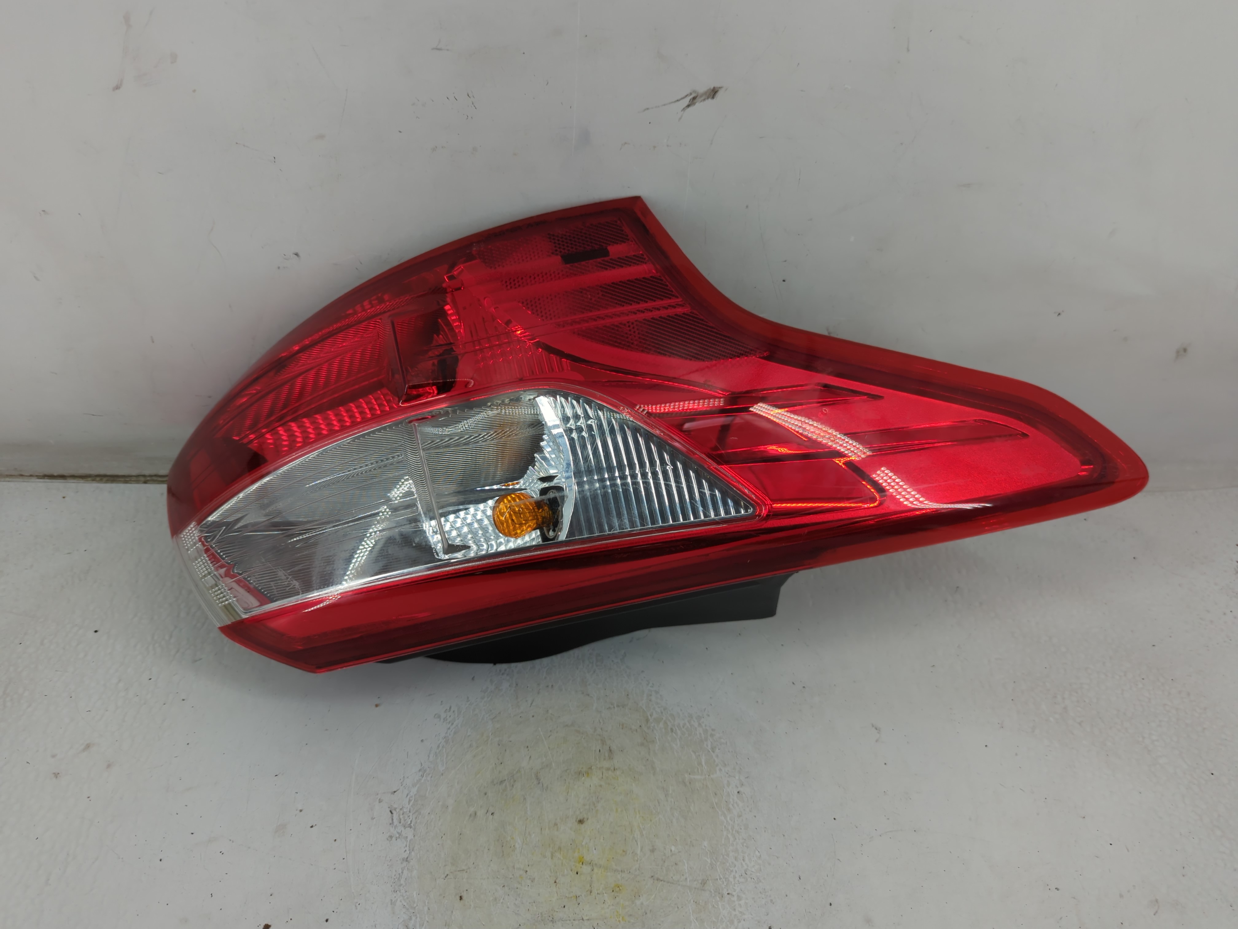 2012-2014 Ford Focus Driver Left Side Tail Light Taillight Oem 1072394 - Oemusedautoparts1.com