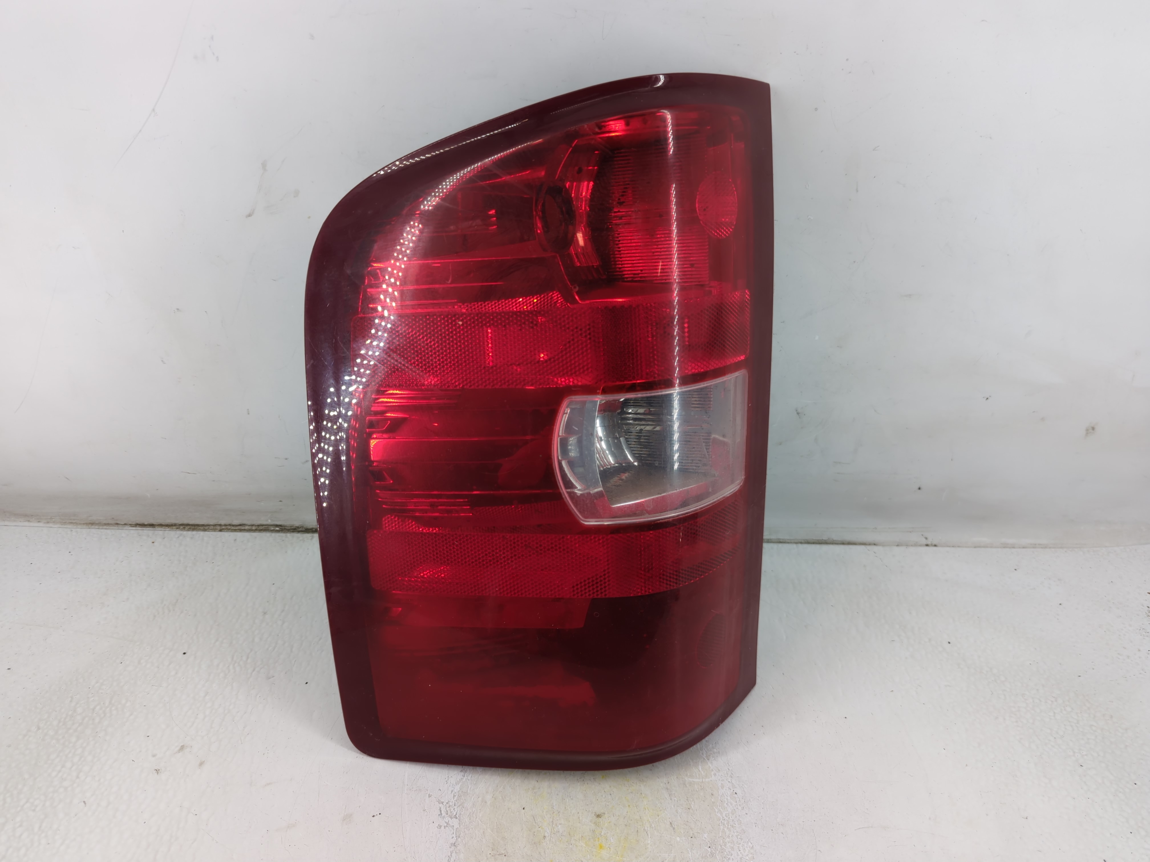 2007 Chevrolet Silverado 1500 Driver Left Side Tail Light Taillight Oem 1072396 - Oemusedautoparts1.com