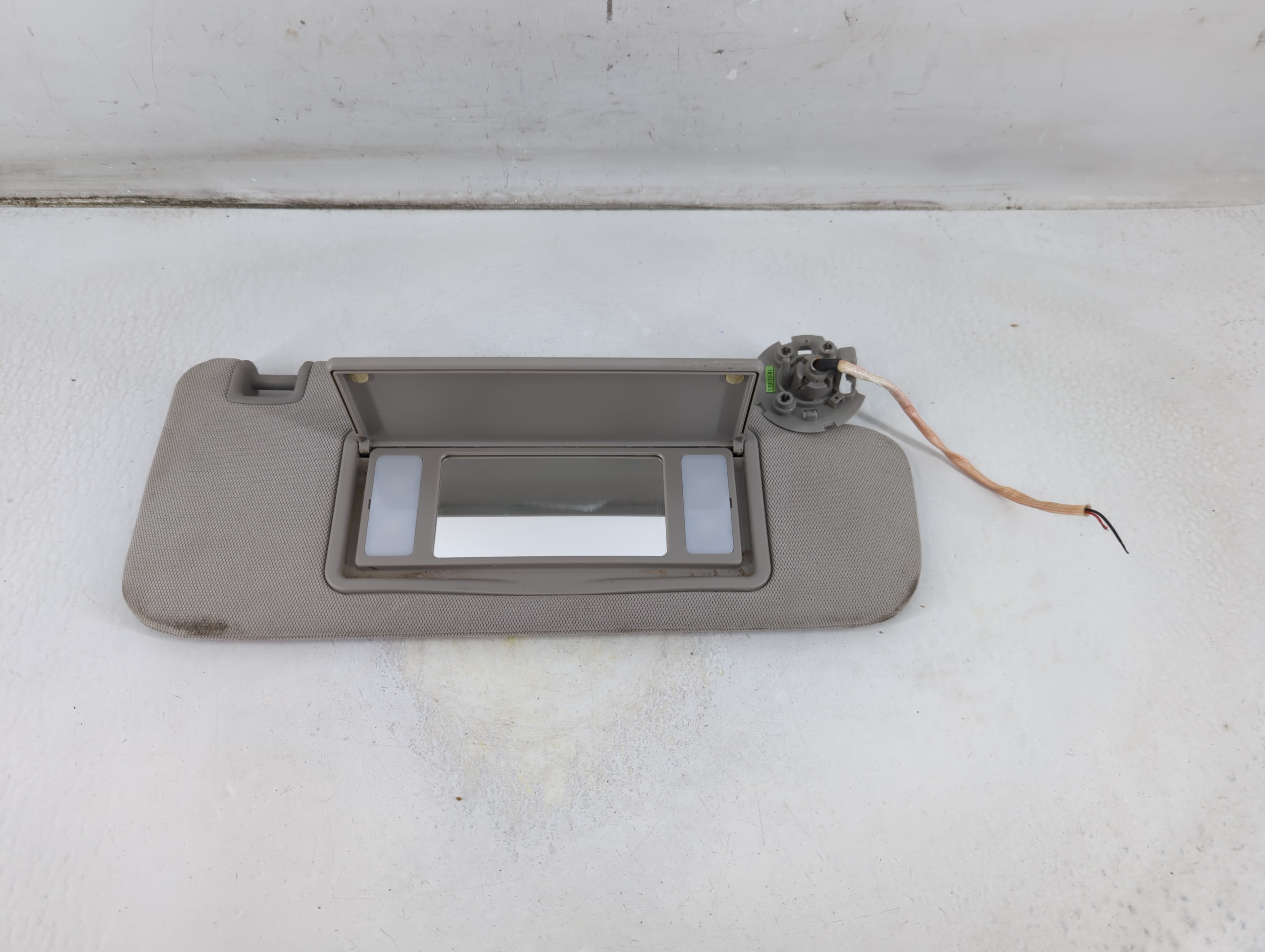 2012-2017 Buick Verano Passenger Sun Visor Mirror Right Sunvisor 1072399 - Oemusedautoparts1.com