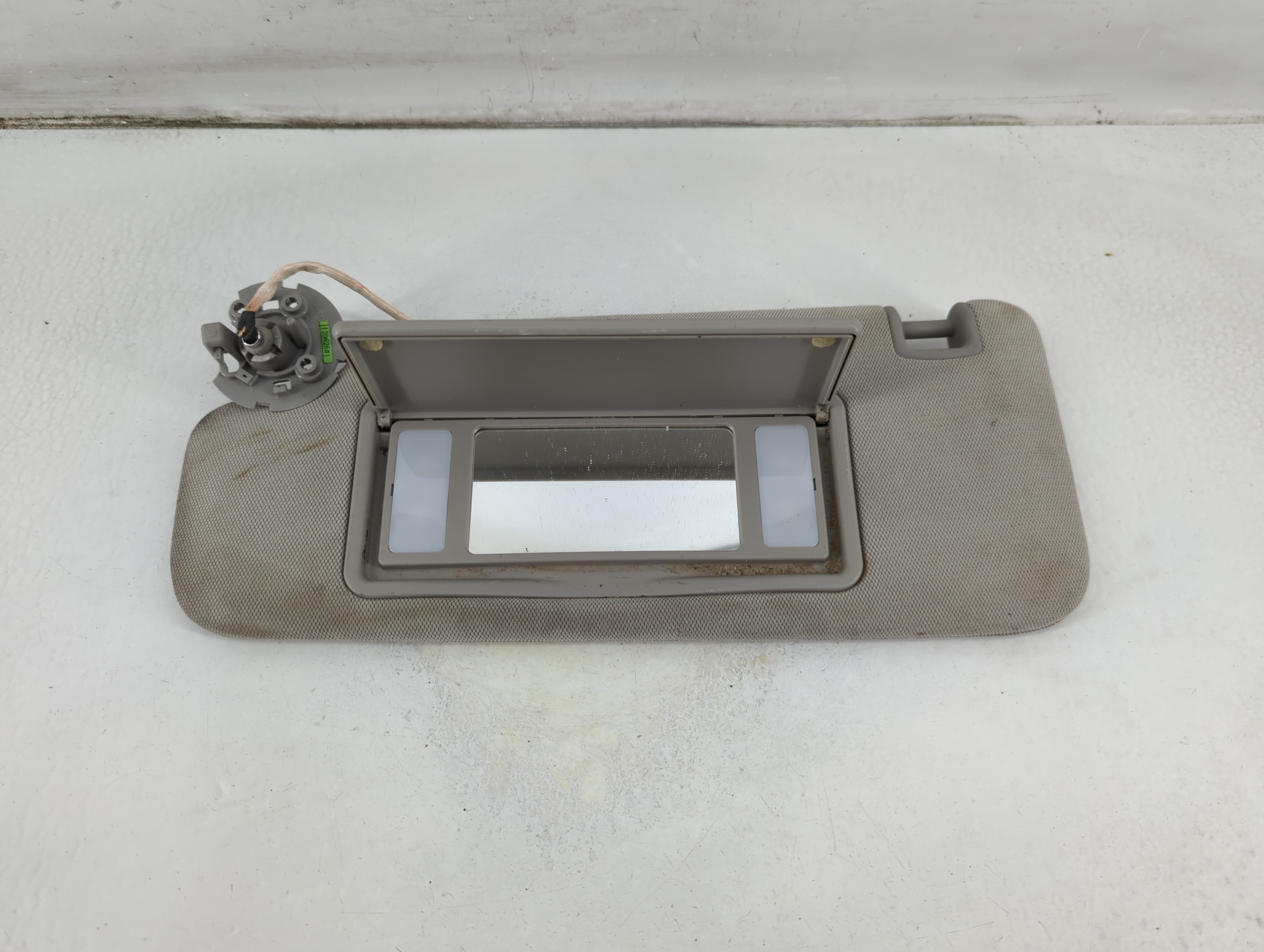 2014-2018 Cadillac Ats Driver Sun Visor Mirror Left Sunvisor 1072441 - Oemusedautoparts1.com