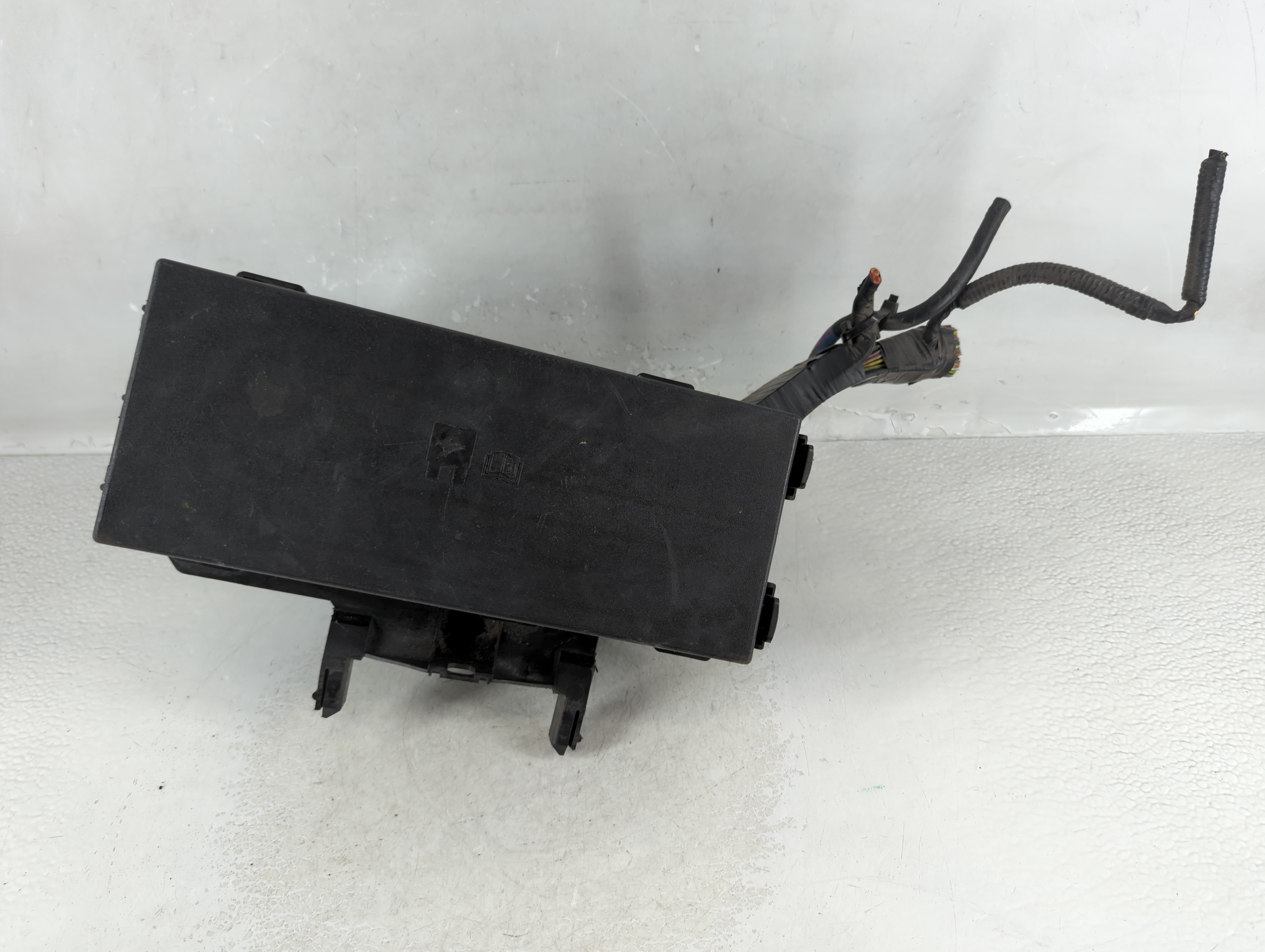 2011-2012 Ford Explorer Fusebox Fuse Box Relay Module Bt4t-14a003-aa 1072463 - Oemusedautoparts1.com