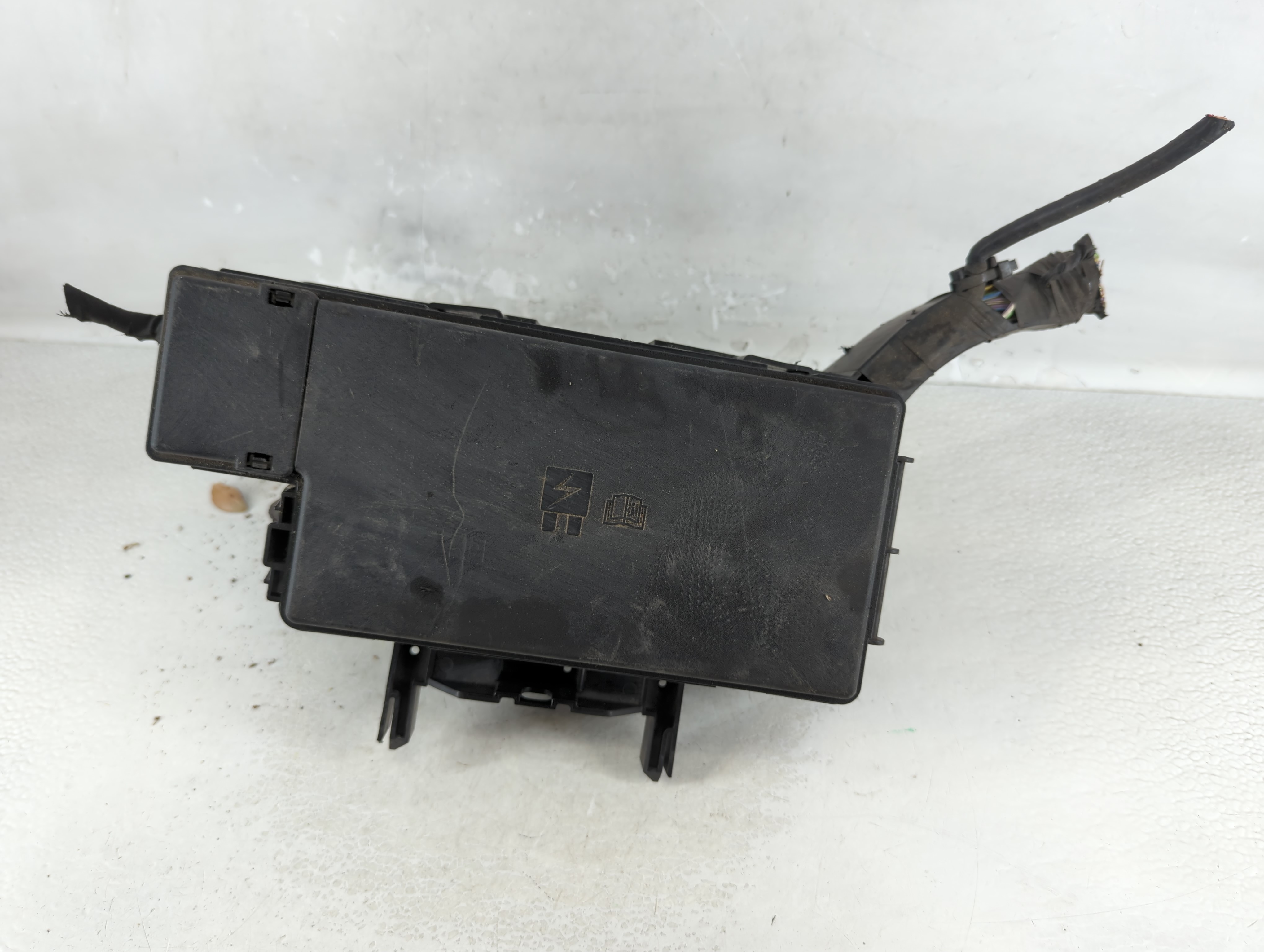 2017-2017 Ford Explorer Fusebox Fuse Box Relay Module 1072472 - Oemusedautoparts1.com