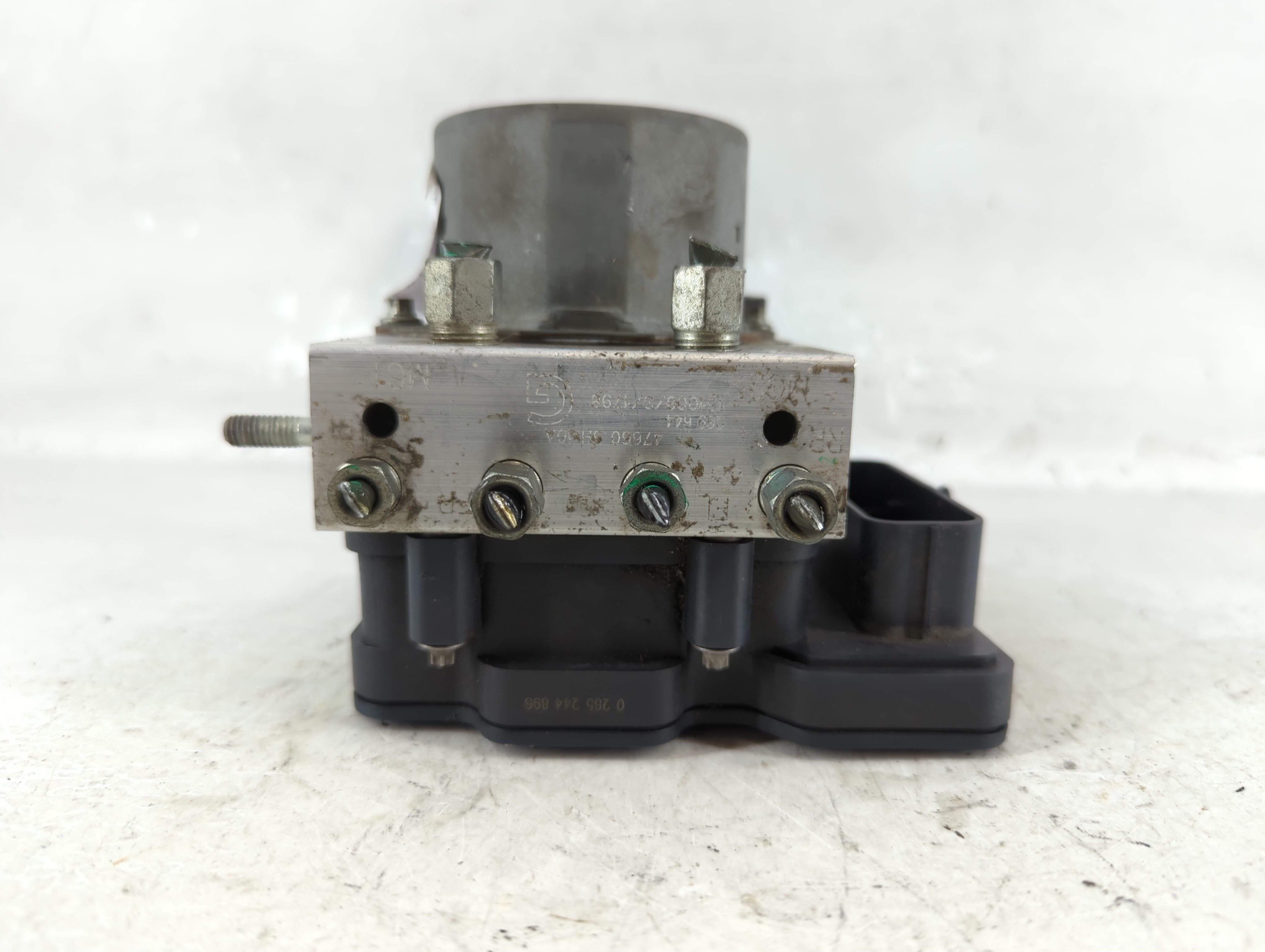 Picture of 2015-2015 Nissan Altima Abs Pump Control Module 1072483