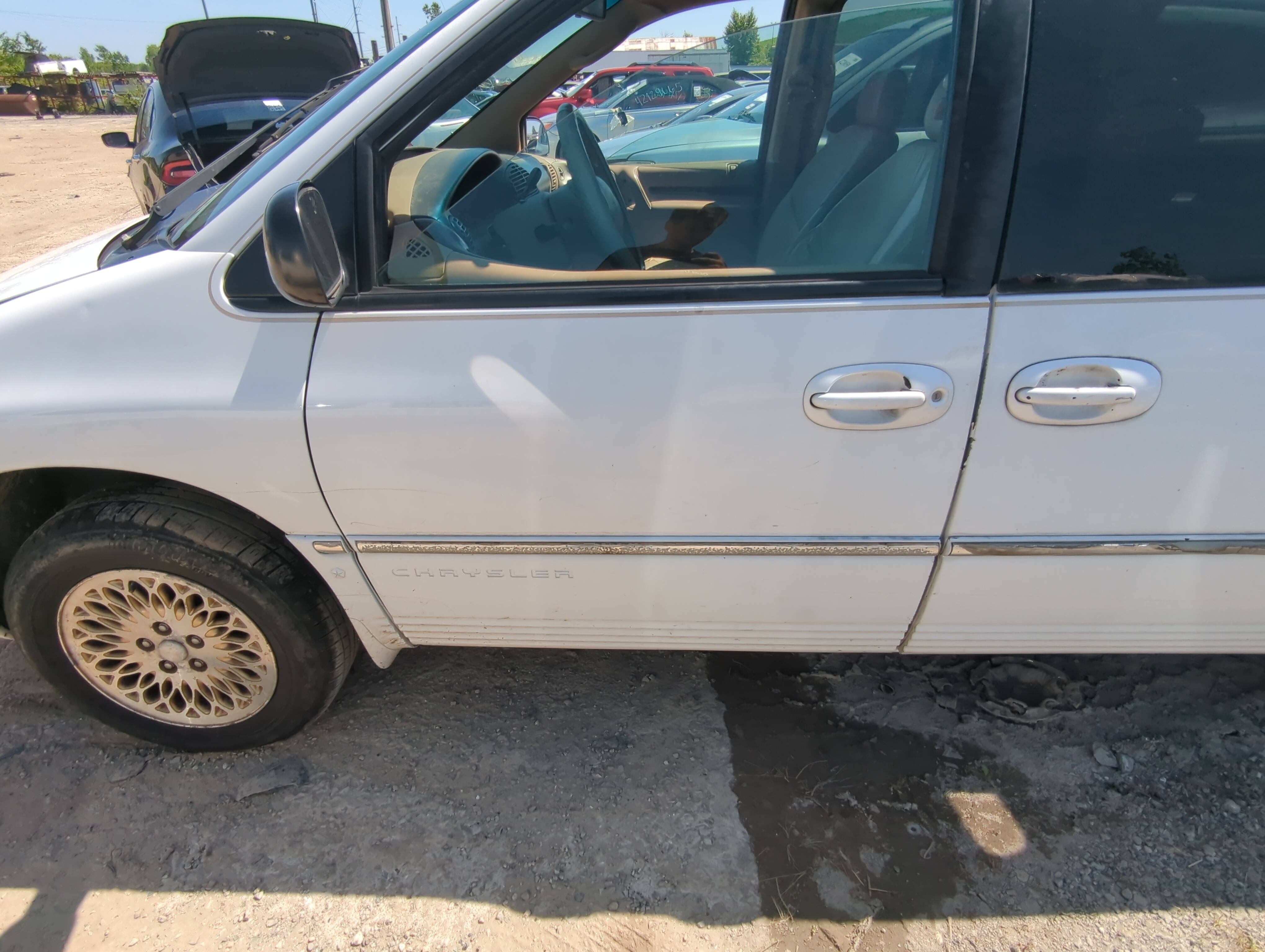 1996-2000 Chrysler Town & Country Driver Front Door Oem 1072722 - Oemusedautoparts1.com