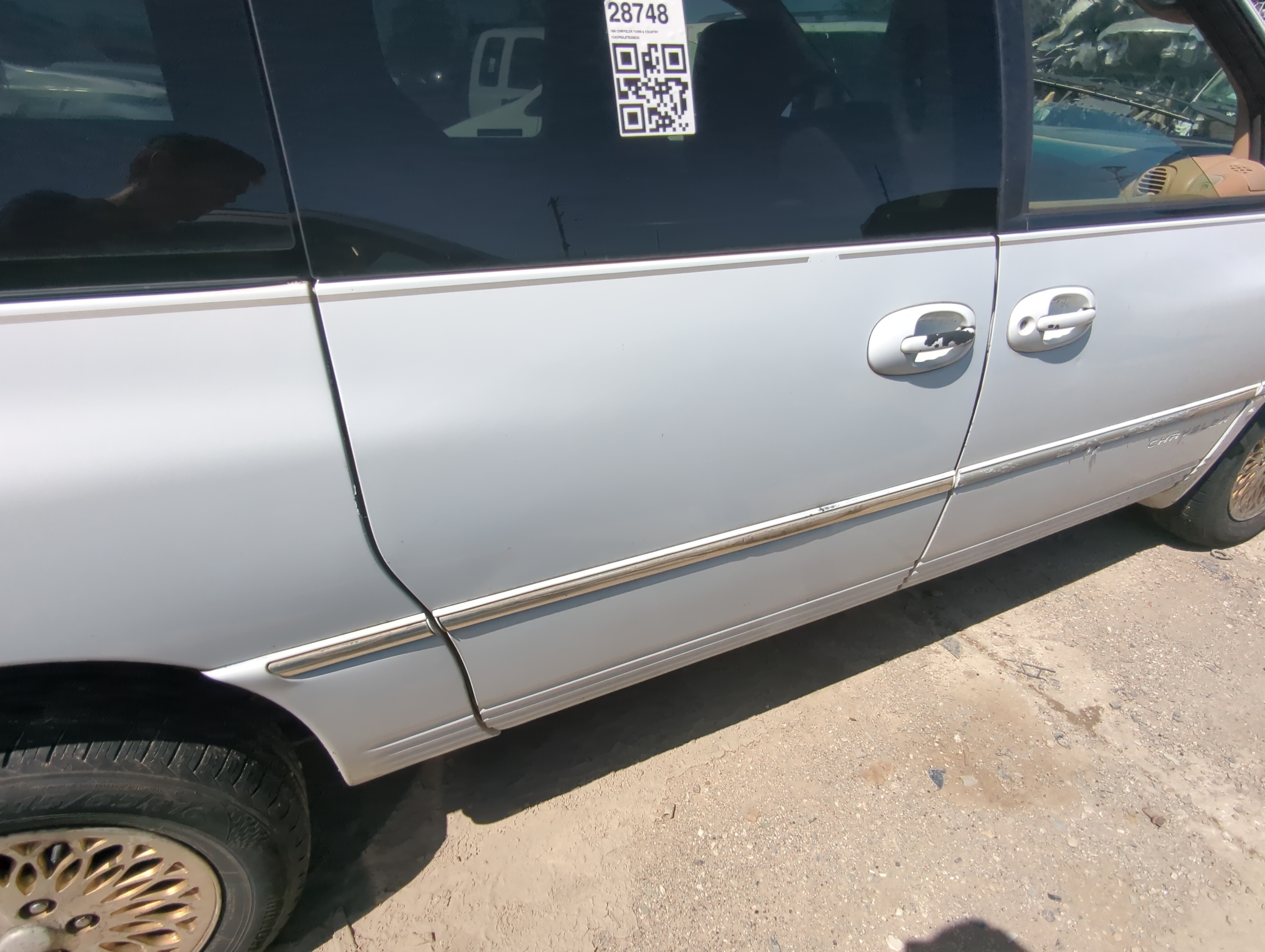 1996-2000 Chrysler Town & Country Passenger Rear Door Oem 1072799 - Oemusedautoparts1.com