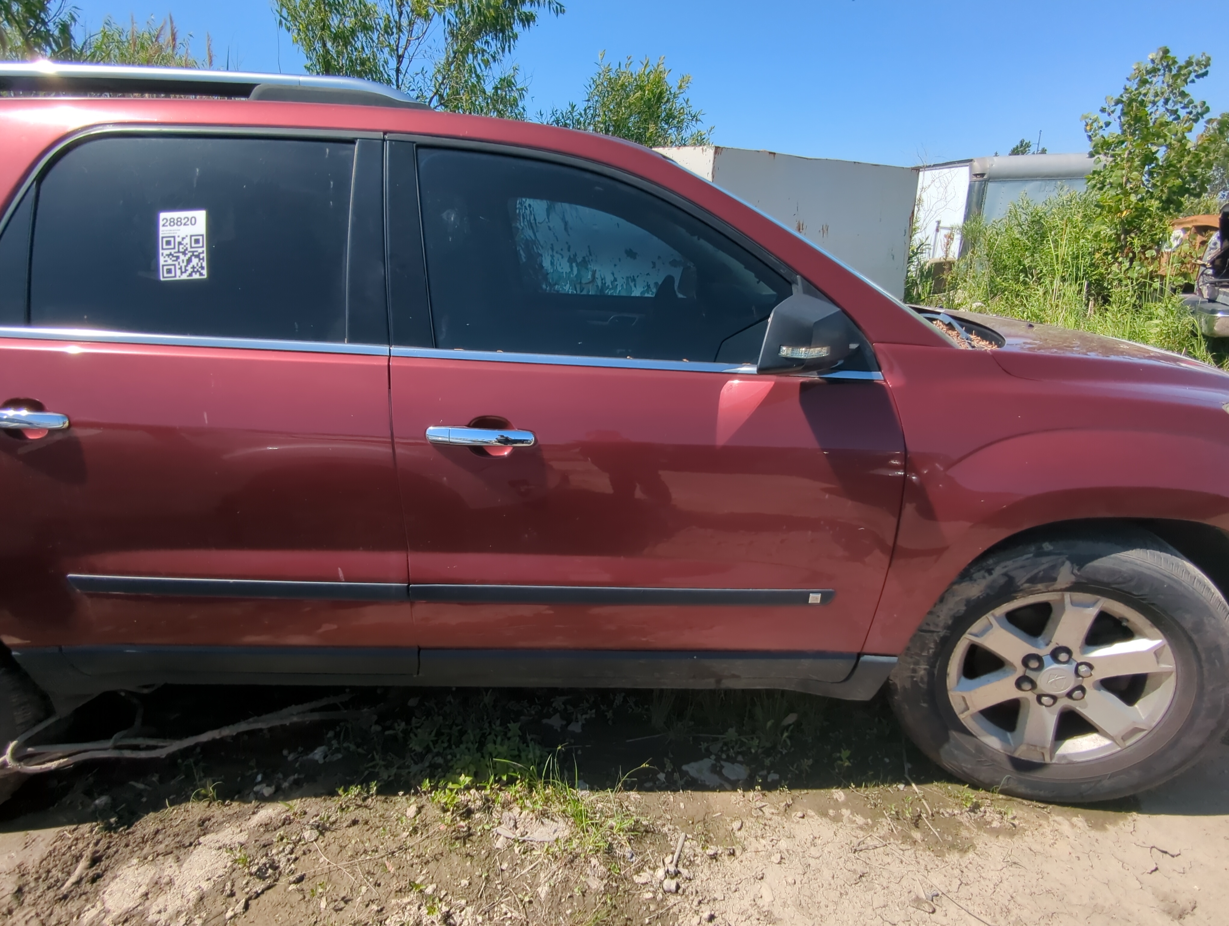 Picture of Saturn Outlook Passenger Front Door Oem 1073043