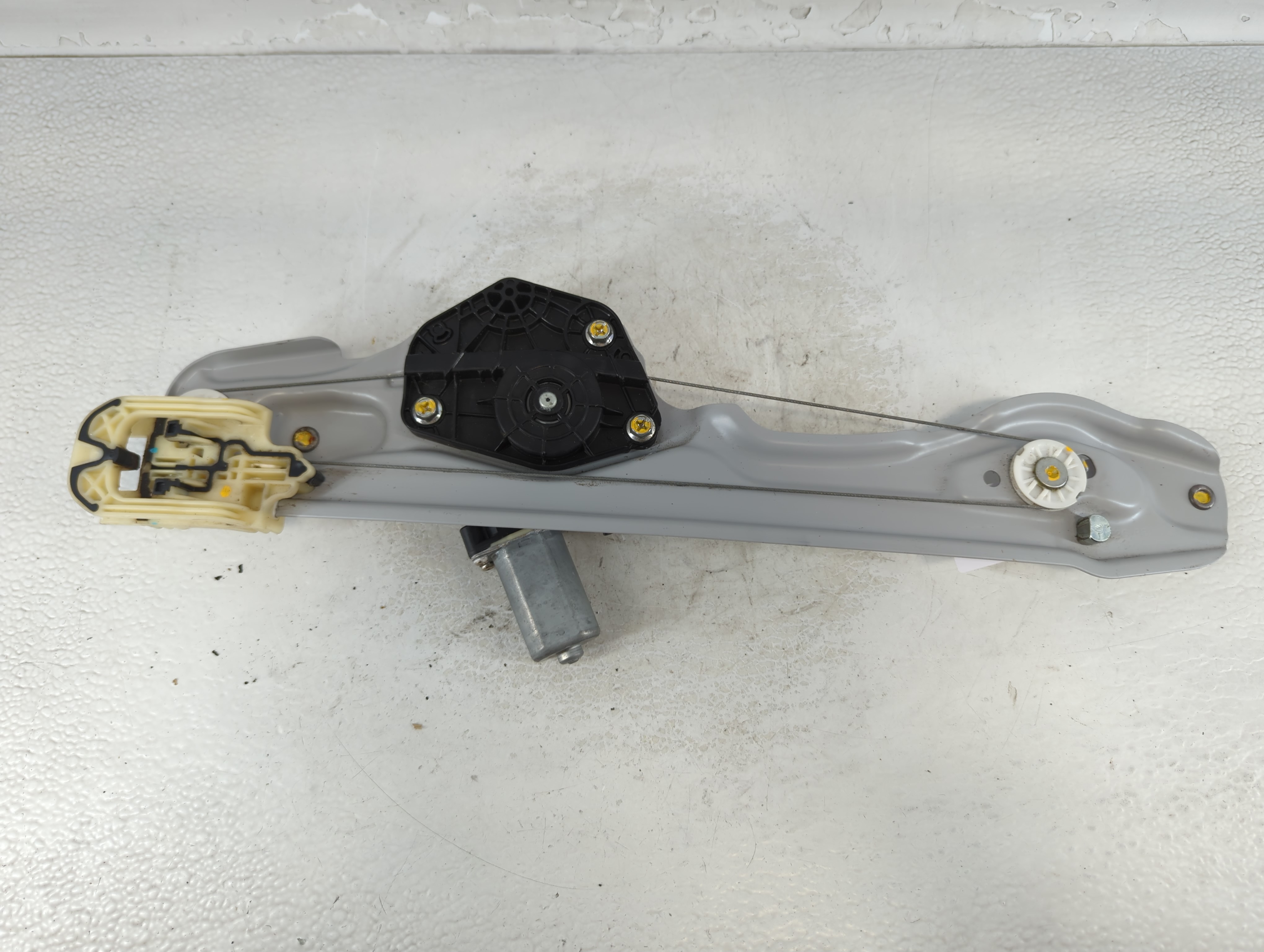 2016-2021 Chevrolet Malibu Driver Left Front Window Regulator 1073377 - Oemusedautoparts1.com