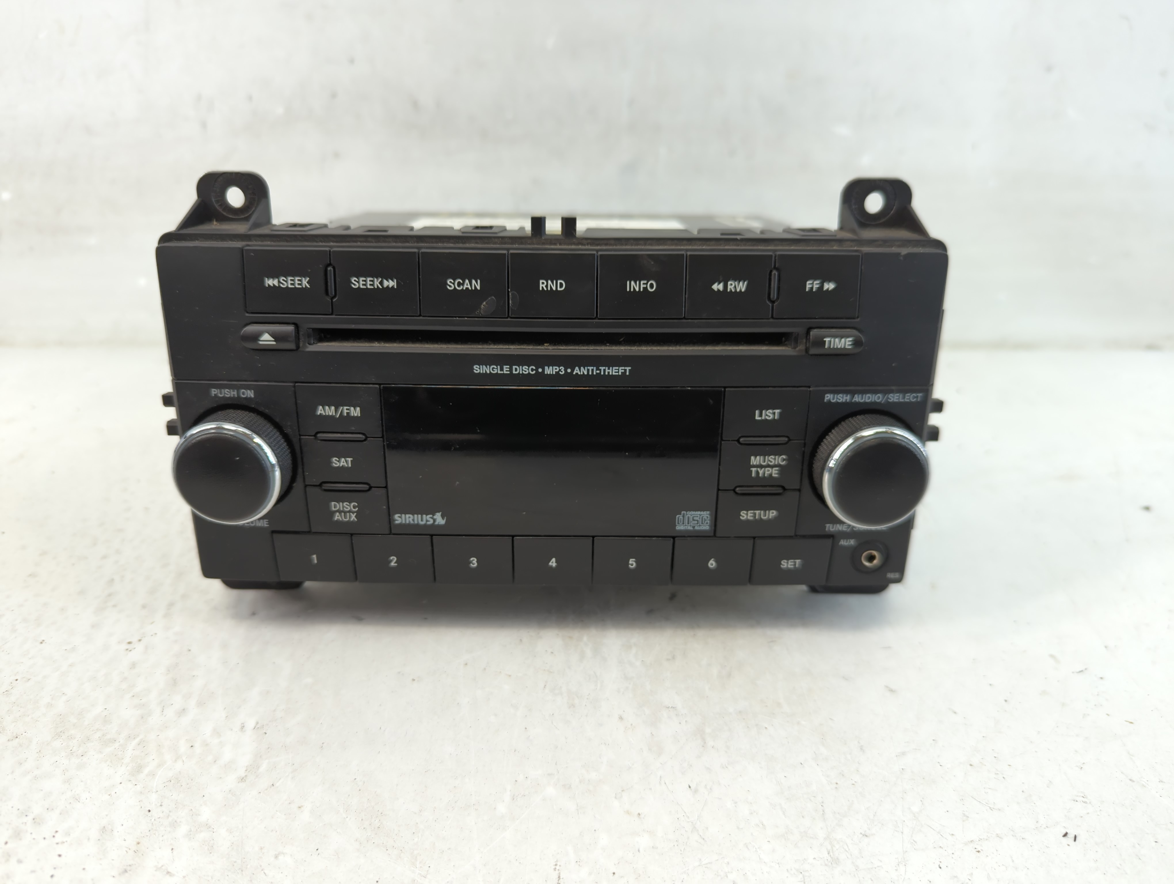 2011-2011 Jeep Grand Cherokee Am Fm Cd Player Radio Receiver 1073387 - Oemusedautoparts1.com