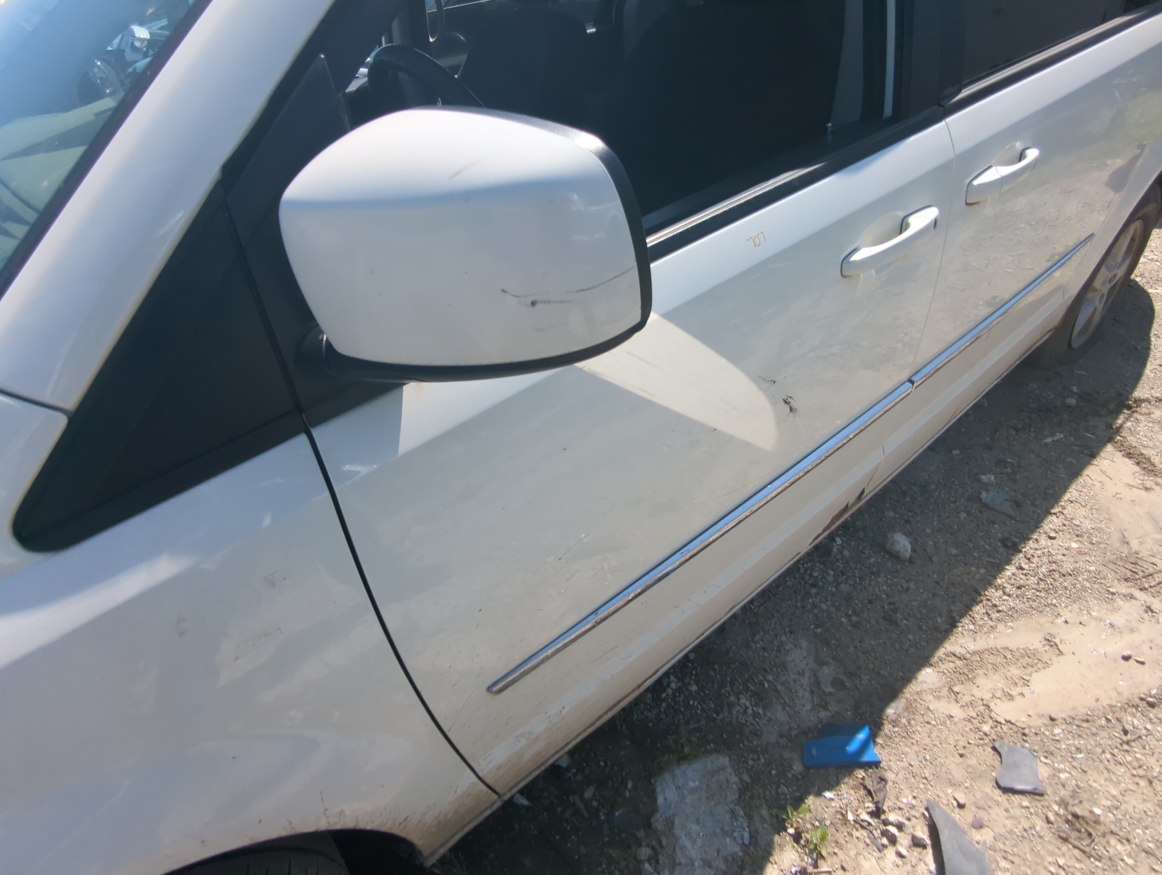 Picture of Dodge Caravan Driver Left Side View Power Door Mirror White 1073495