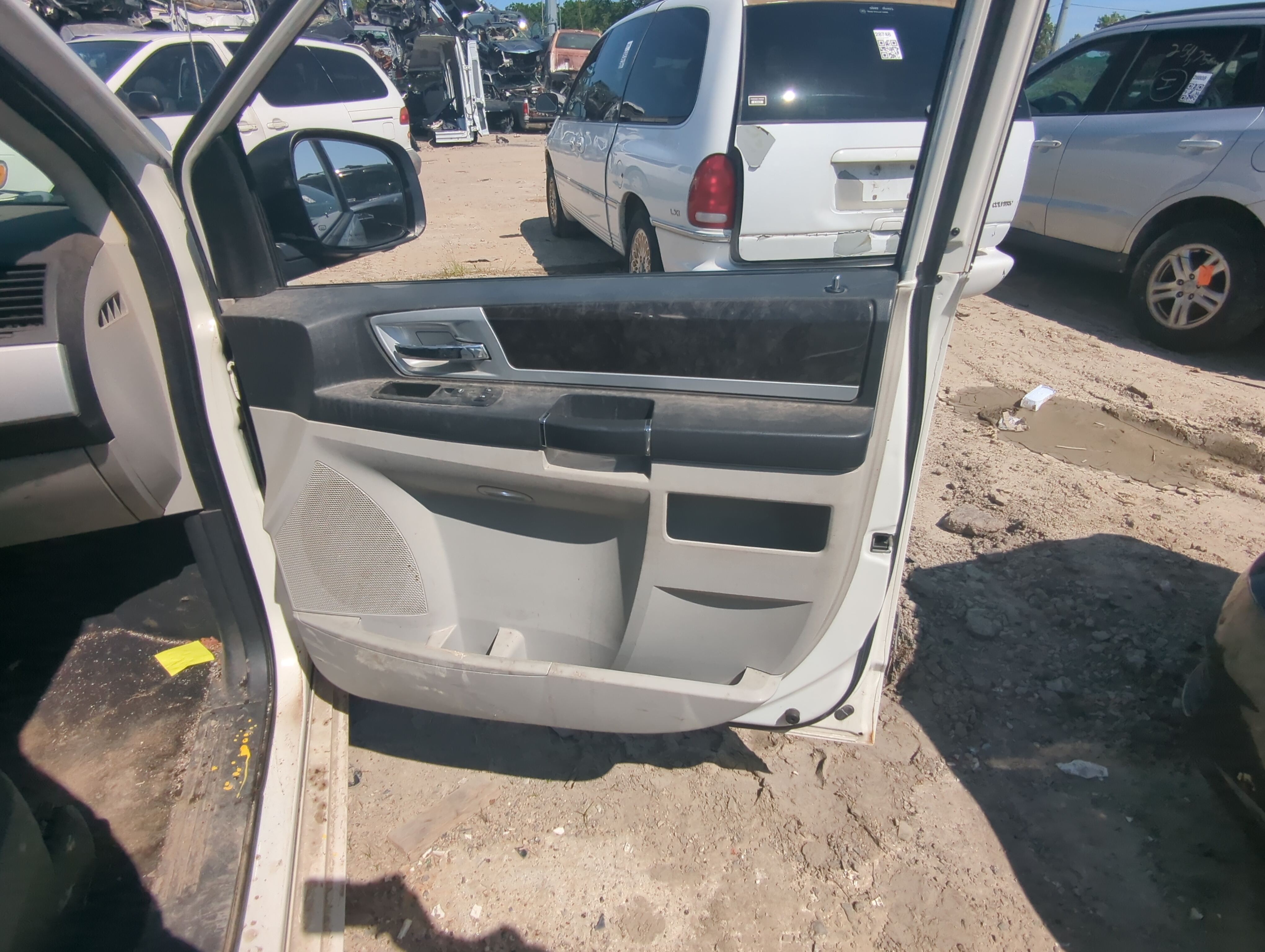 2010 Dodge Caravan Front Right Passenger Interior Door Panel Trim 1073503 - Oemusedautoparts1.com