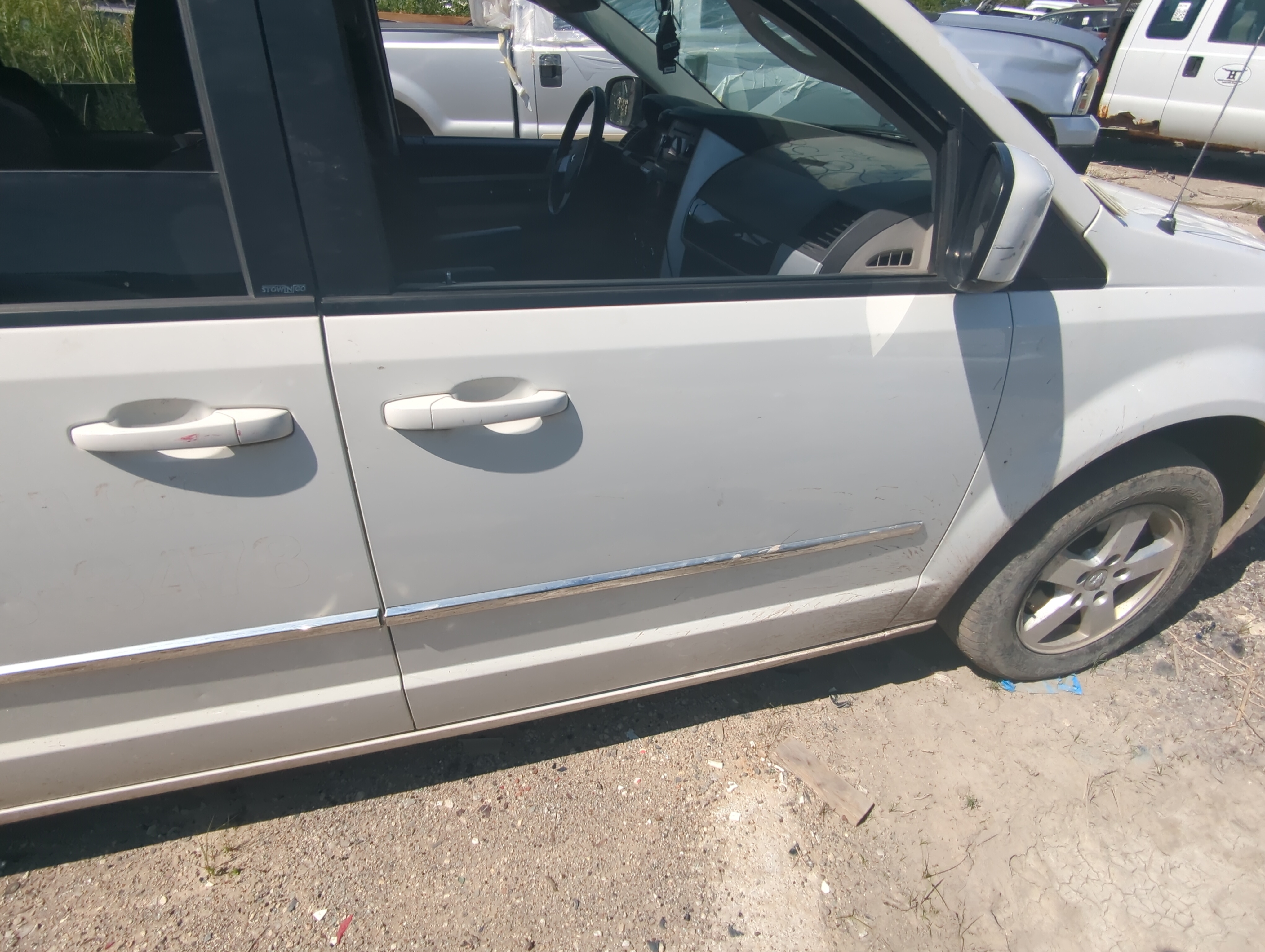 Picture of Dodge Caravan Passenger Front Door Oem 1073543