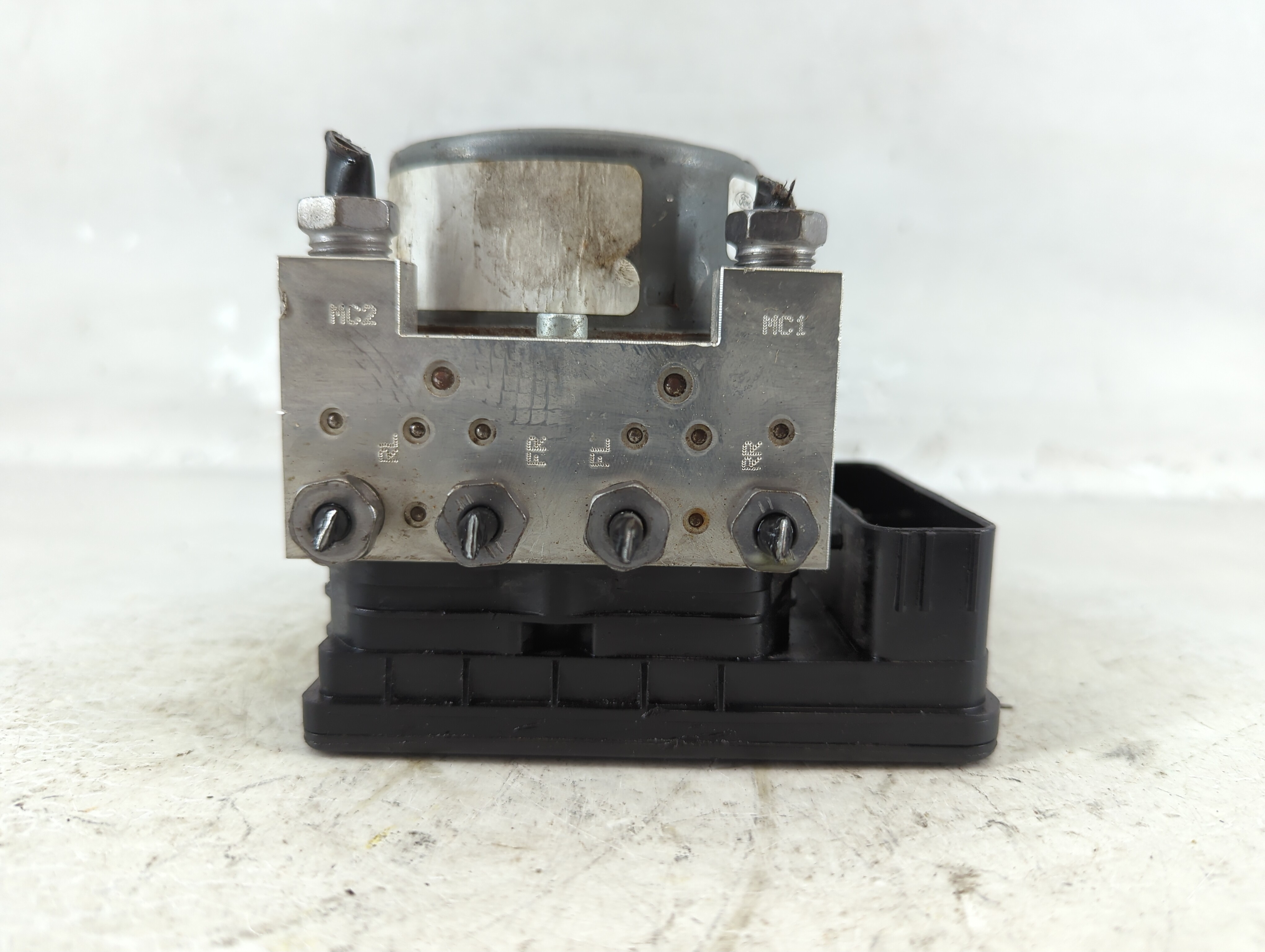 2019-2022 Ford Mustang Abs Pump Control Module 1073589 - Oemusedautoparts1.com