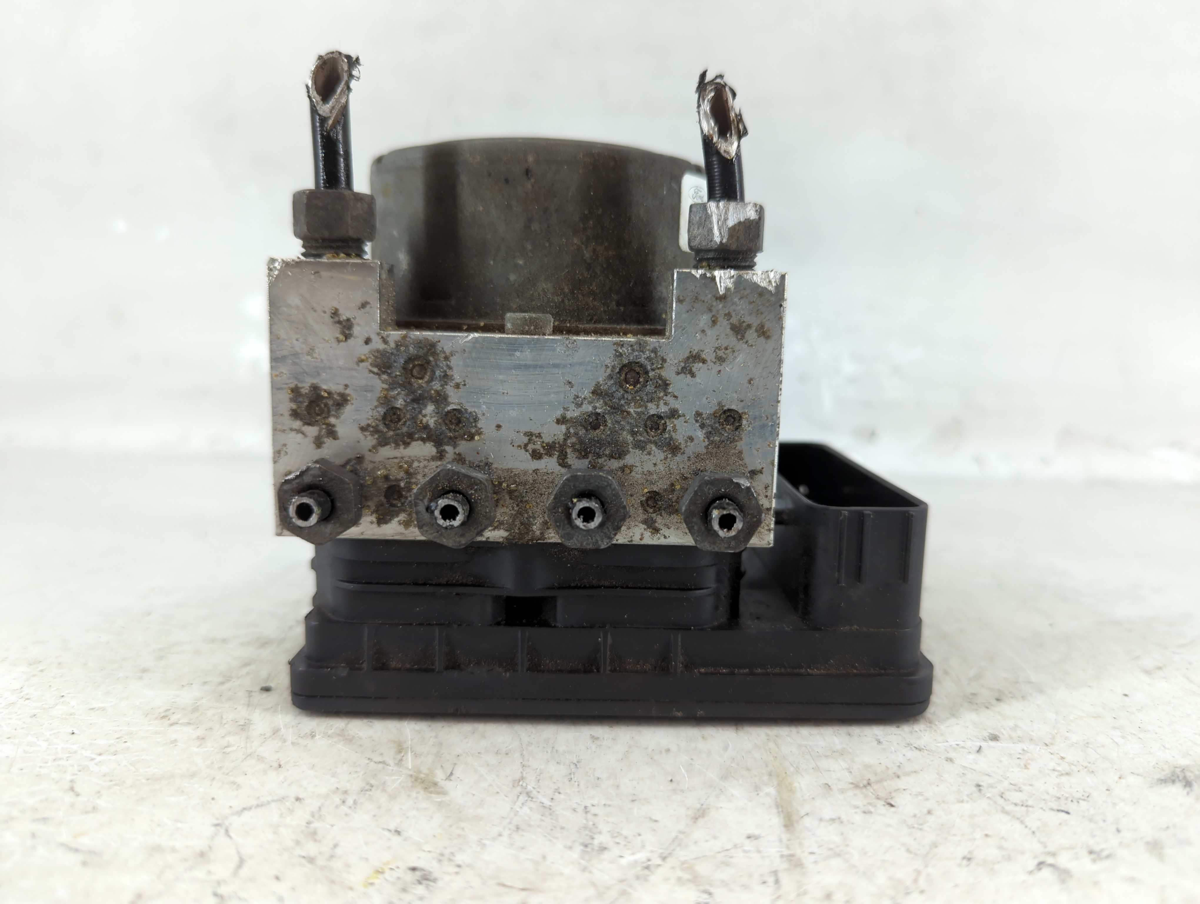 2014-2016 Ford Fusion Abs Pump Control Module 1073595 - Oemusedautoparts1.com