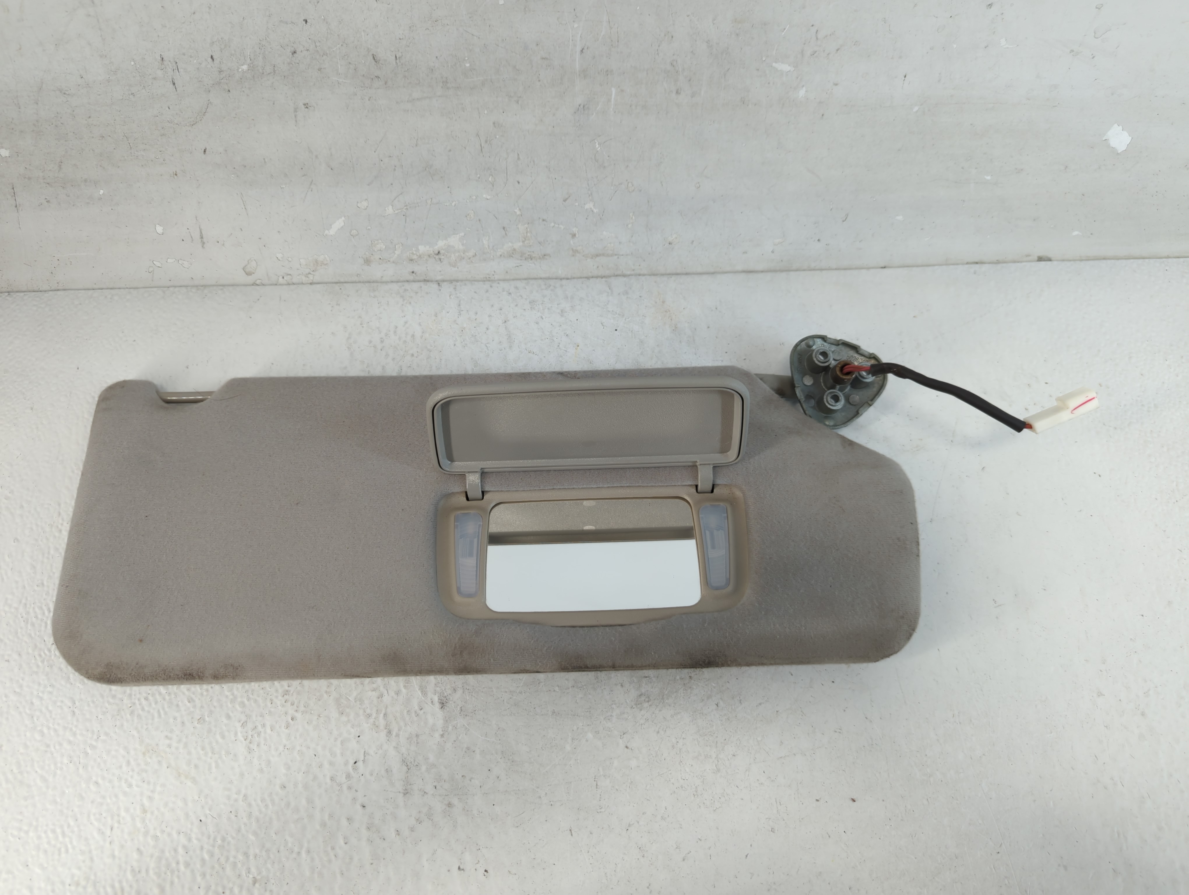 2011-2014 Toyota Sienna Driver Sun Visor Mirror Left Sunvisor Grey 1073619 - Oemusedautoparts1.com