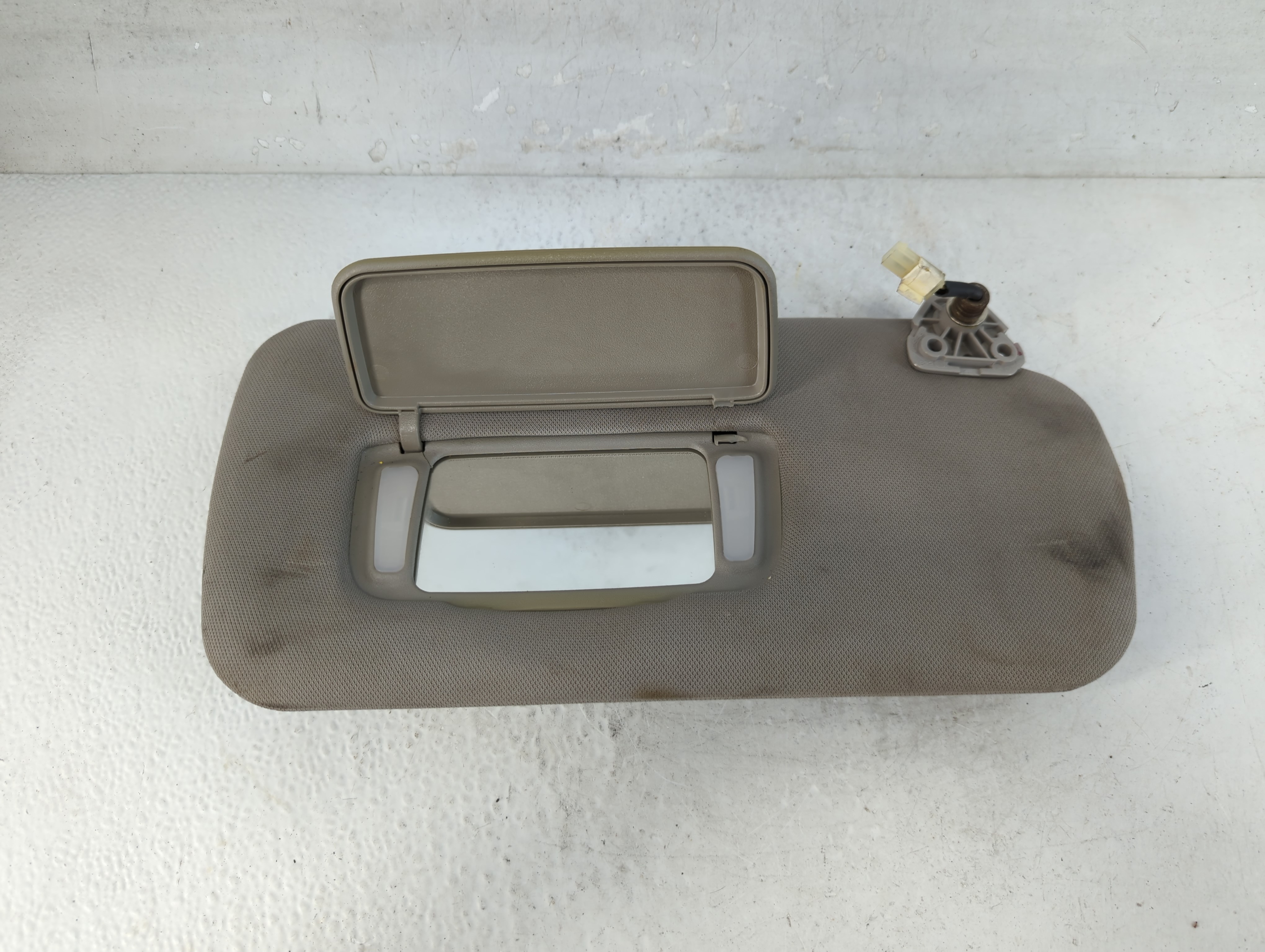 2005-2006 Nissan Altima Passenger Sun Visor Mirror Right Sunvisor 1073620 - Oemusedautoparts1.com