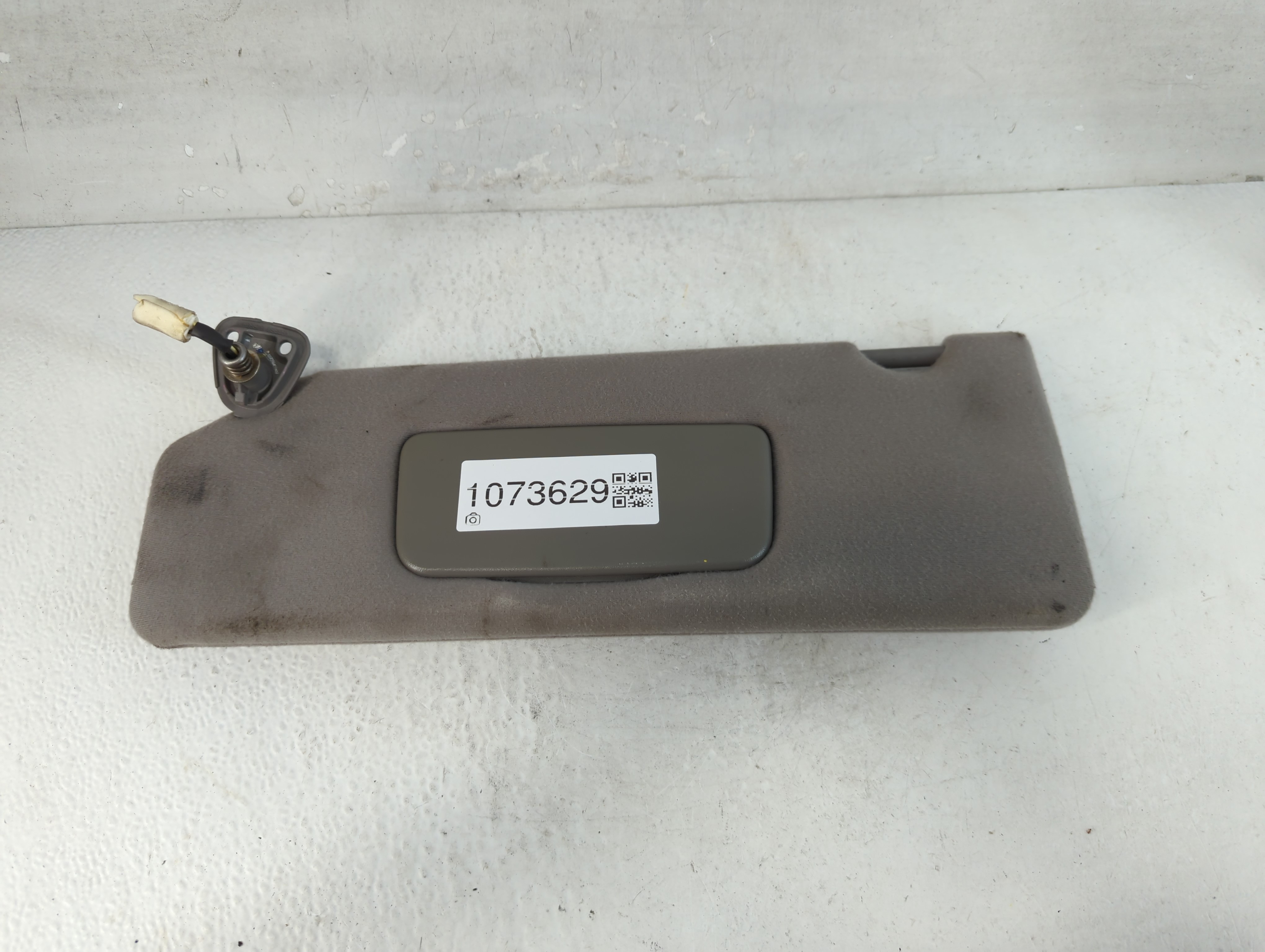 2019 Chevrolet Silverado 1500 Passenger Sun Visor Mirror Right Sunvisor 1073628 - Oemusedautoparts1.com