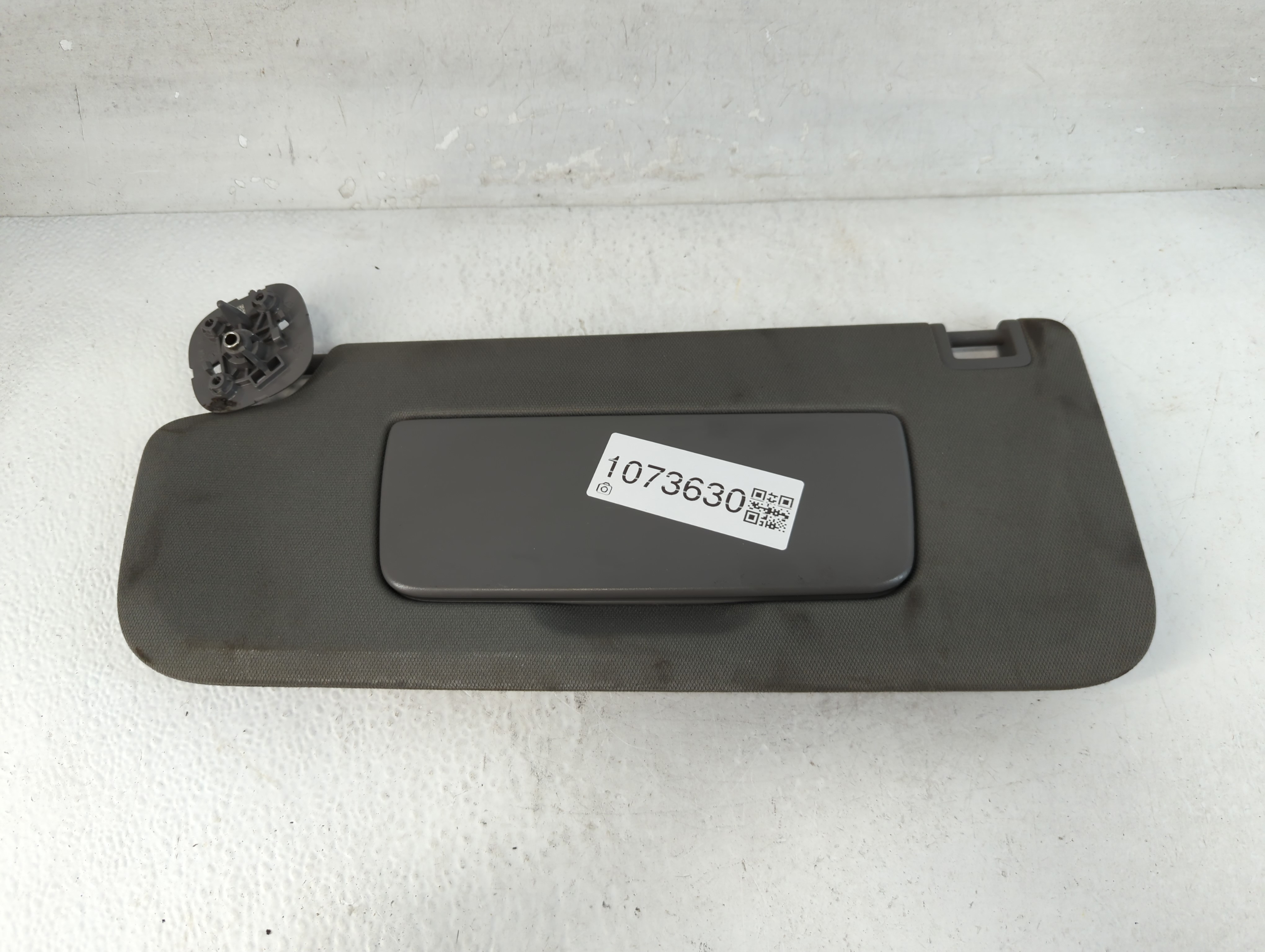 2019-2022 Chevrolet Silverado 1500 Driver Sun Visor Mirror Left Sunvisor 1073630 - Oemusedautoparts1.com