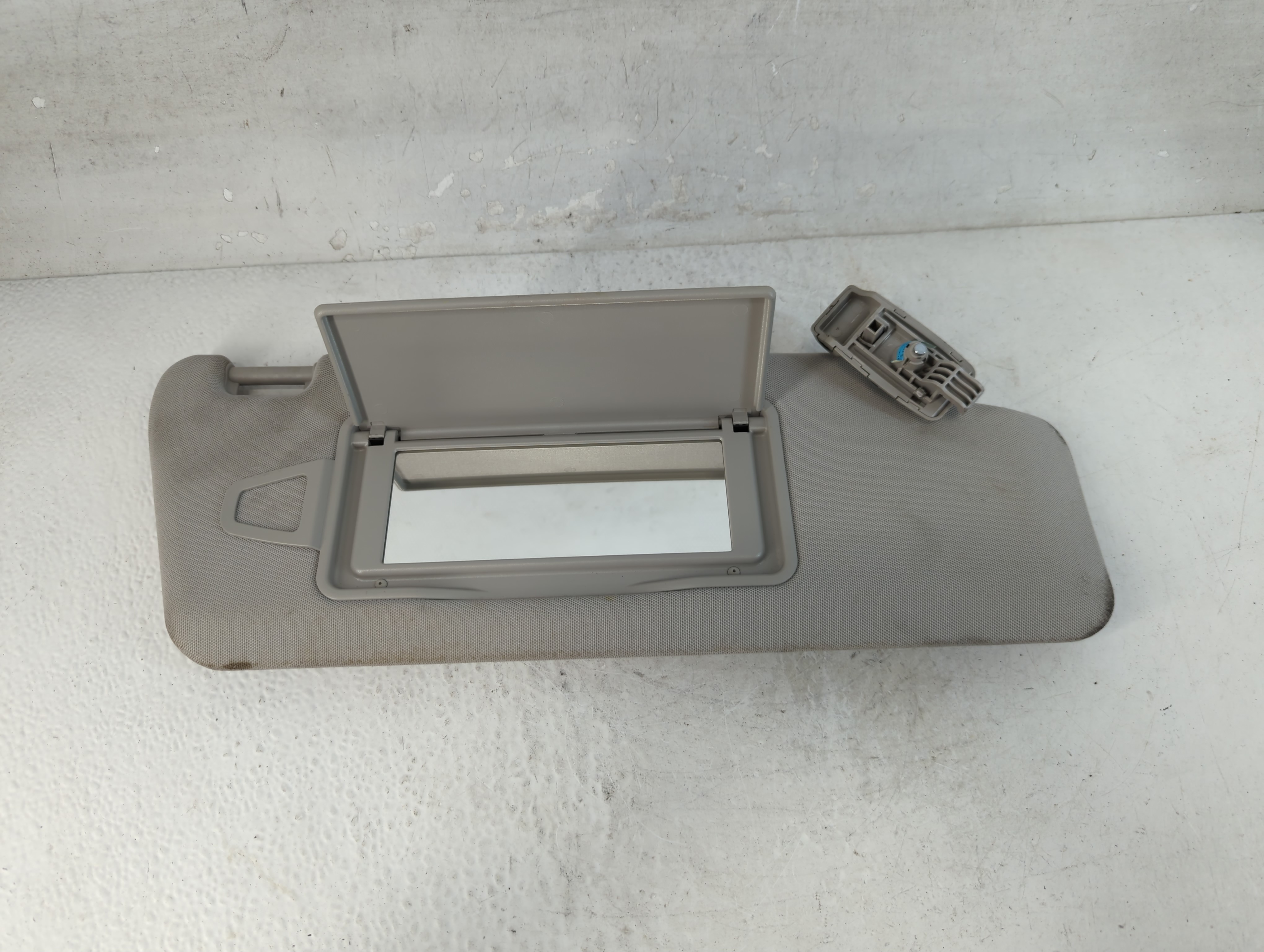 2010-2013 Mercedes-benz E350 Passenger Sun Visor Mirror Right Sunvisor 1073632 - Oemusedautoparts1.com