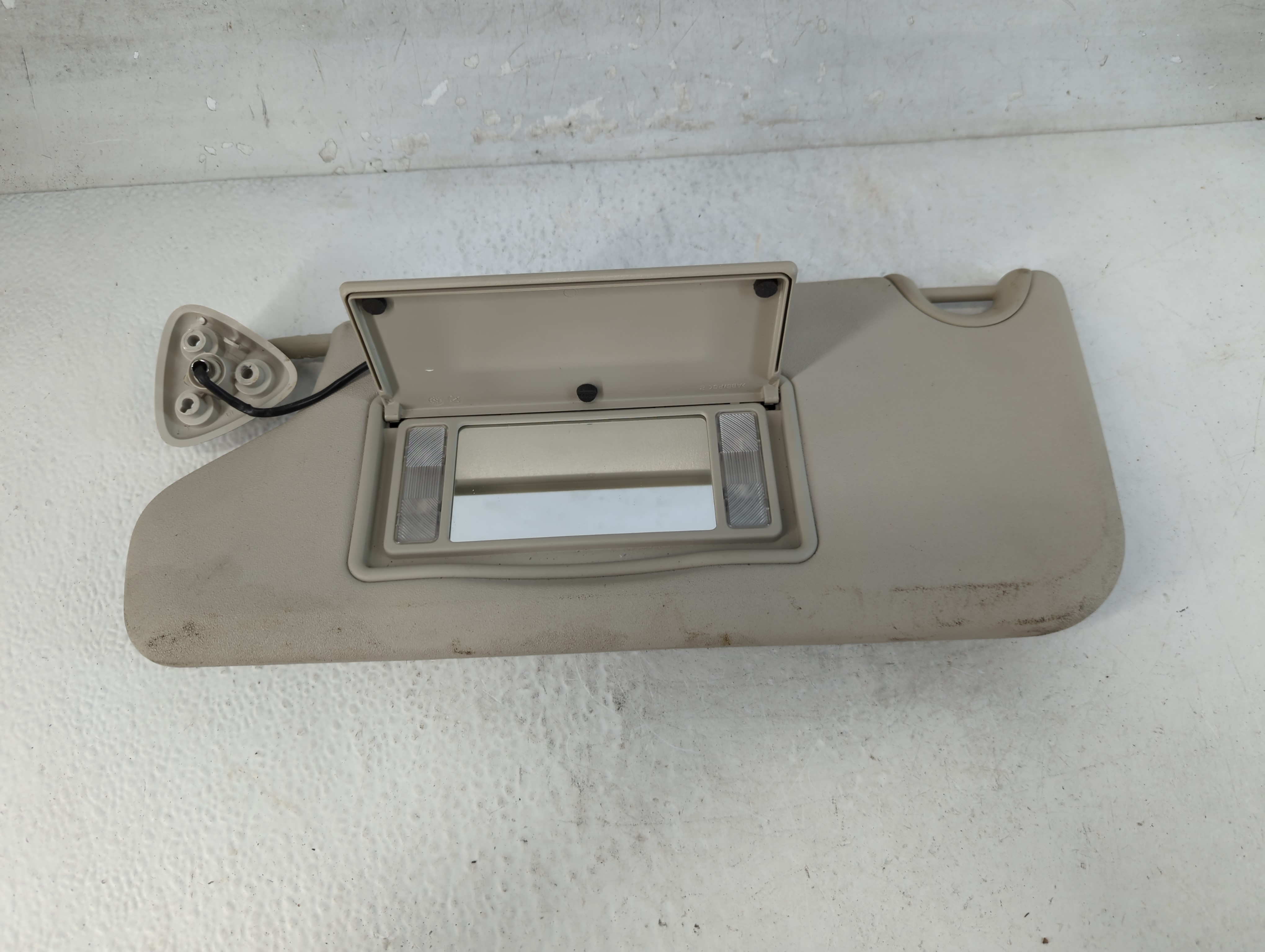 2011-2020 Dodge Journey Passenger Sun Visor Mirror Right Sunvisor Ivory 1073634 - Oemusedautoparts1.com