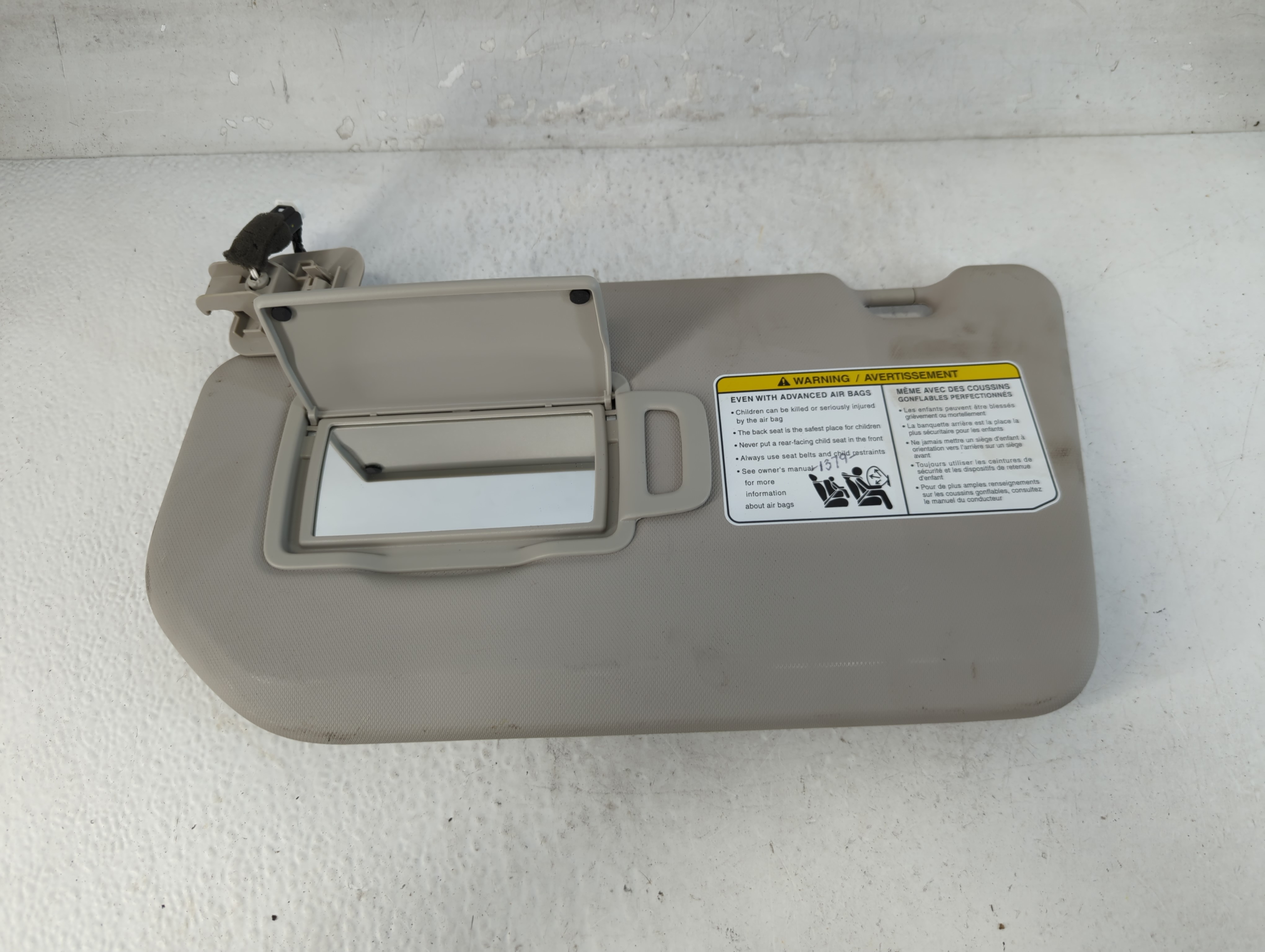 2024 Mitsubishi Outlander Passenger Sun Visor Mirror Right Sunvisor 1073642 - Oemusedautoparts1.com