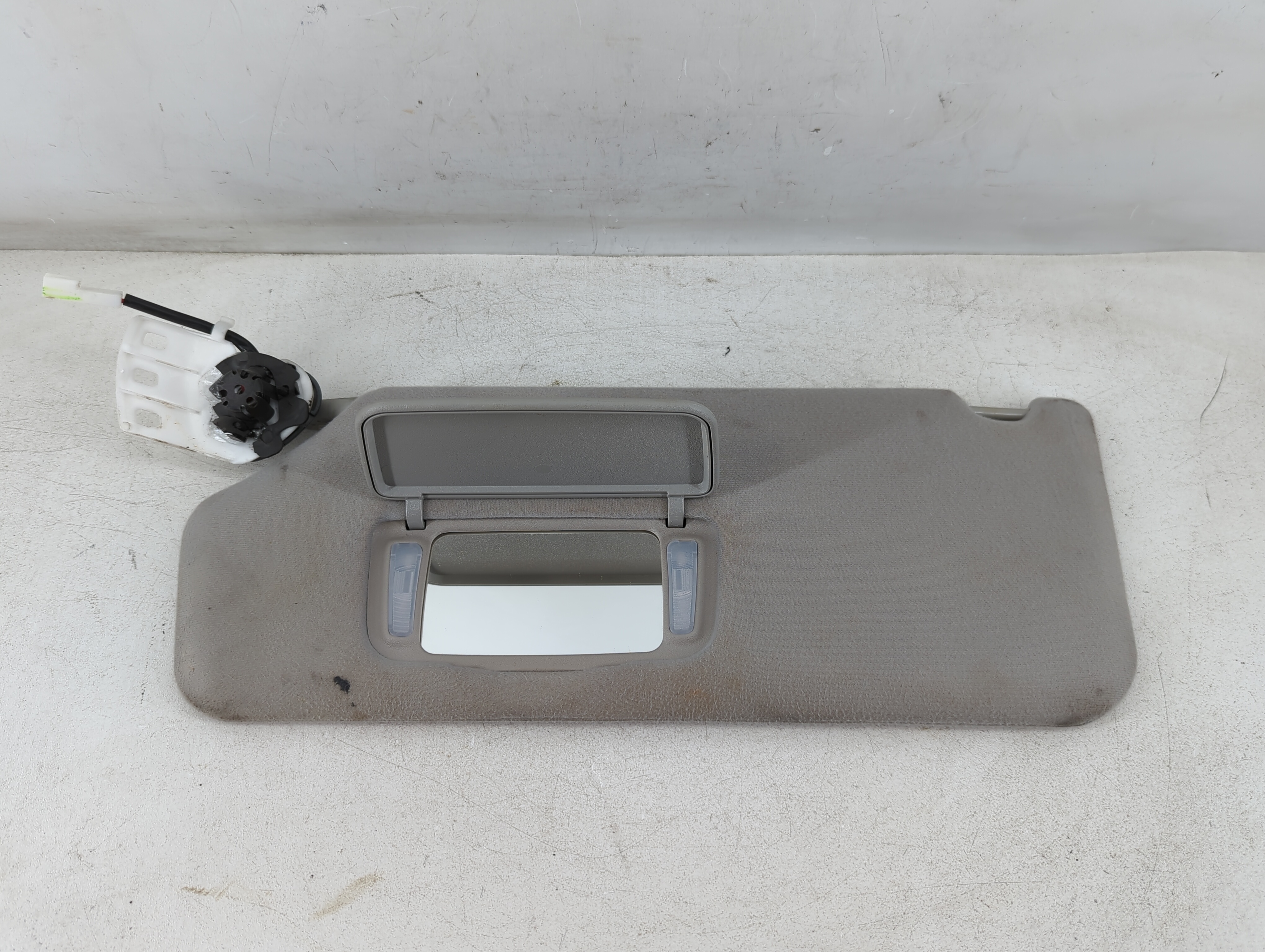 2011-2014 Toyota Sienna Driver Sun Visor Mirror Left Sunvisor Grey 1073649 - Oemusedautoparts1.com