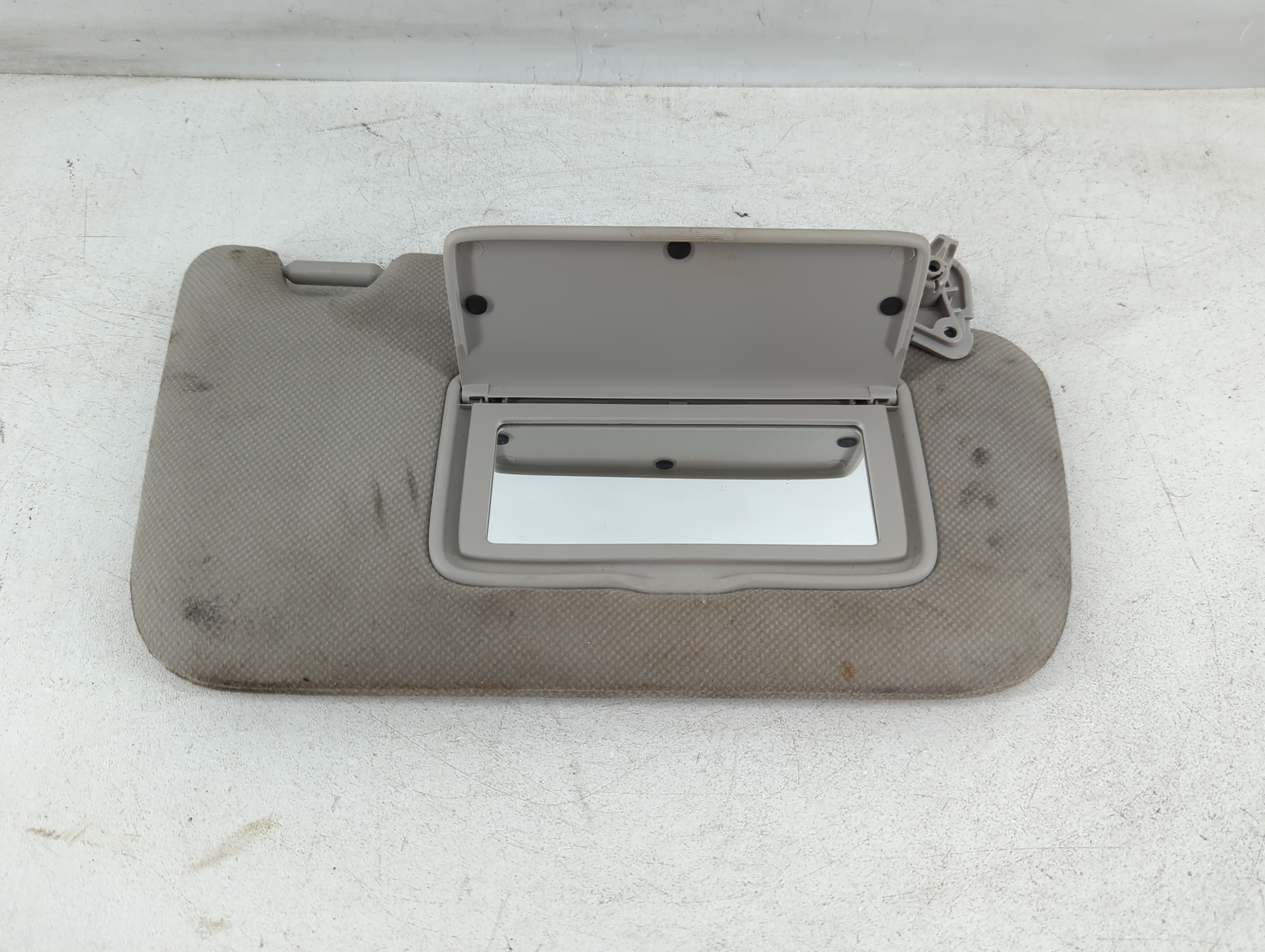 2013-2019 Nissan Sentra Passenger Sun Visor Mirror Right Sunvisor Gray 1073650 - Oemusedautoparts1.com