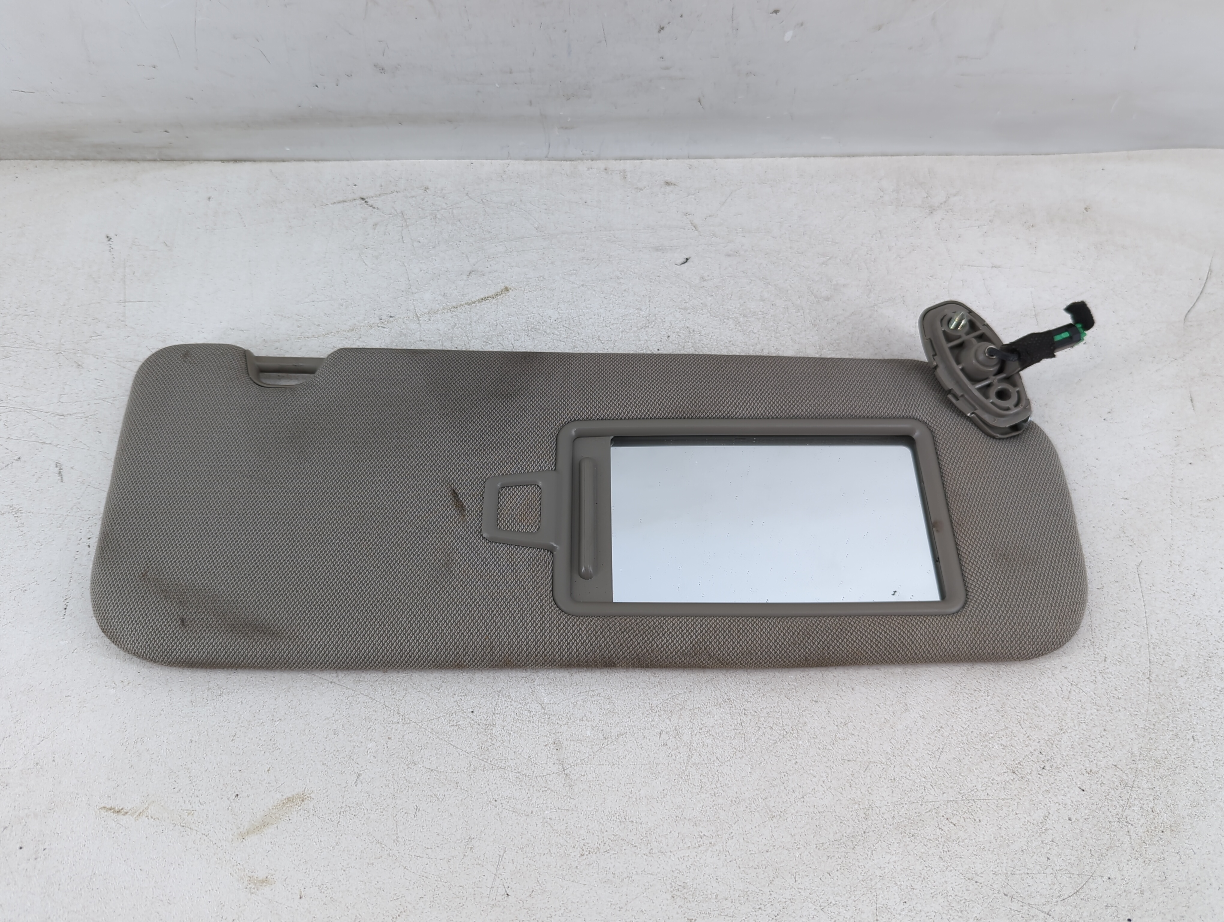 2015-2020 Kia Sedona Passenger Sun Visor Mirror Right Sunvisor Gray 1073656 - Oemusedautoparts1.com