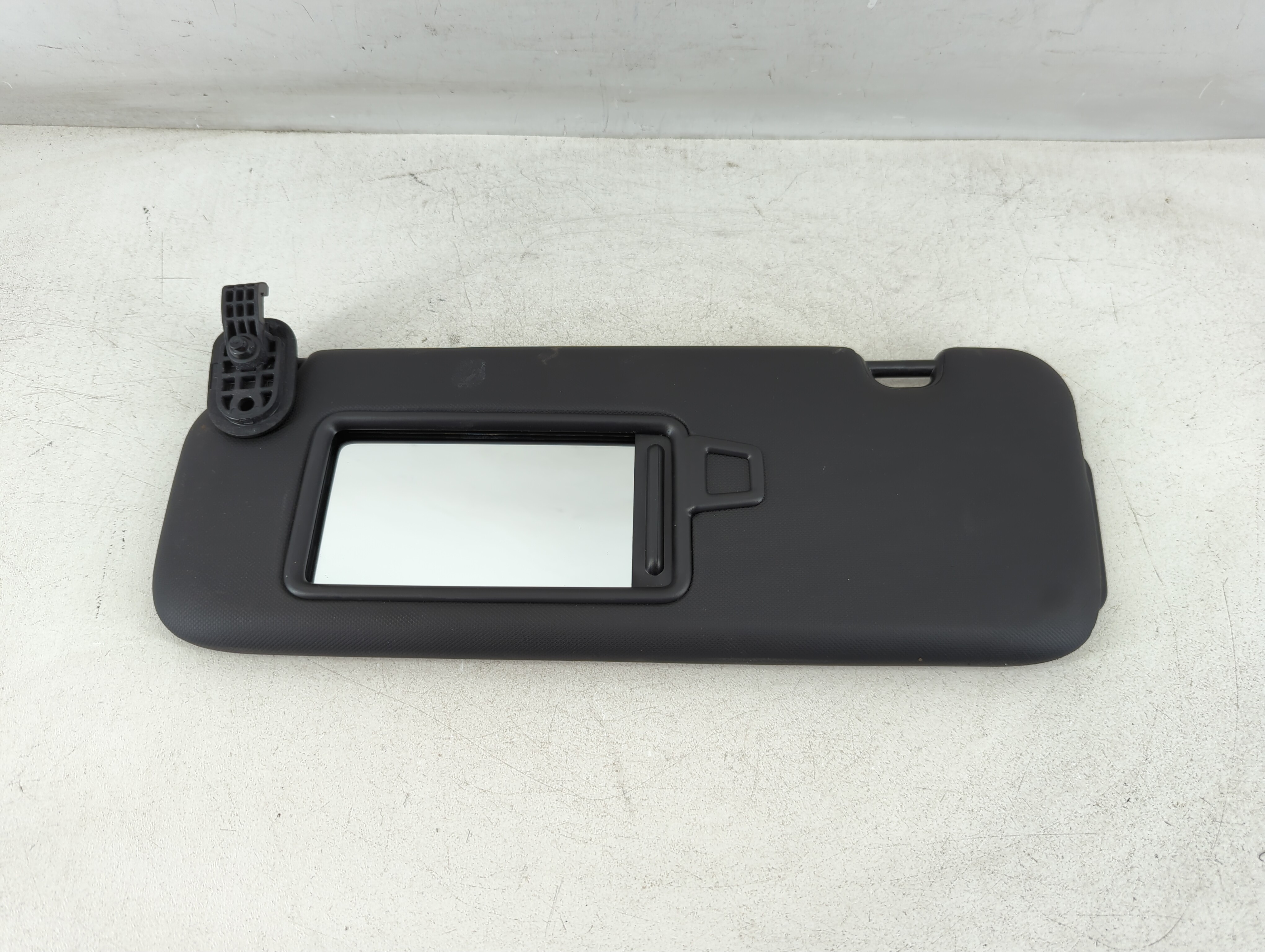 2017-2020 Hyundai Elantra Driver Sun Visor Mirror Left Sunvisor Black 1073677 - Oemusedautoparts1.com
