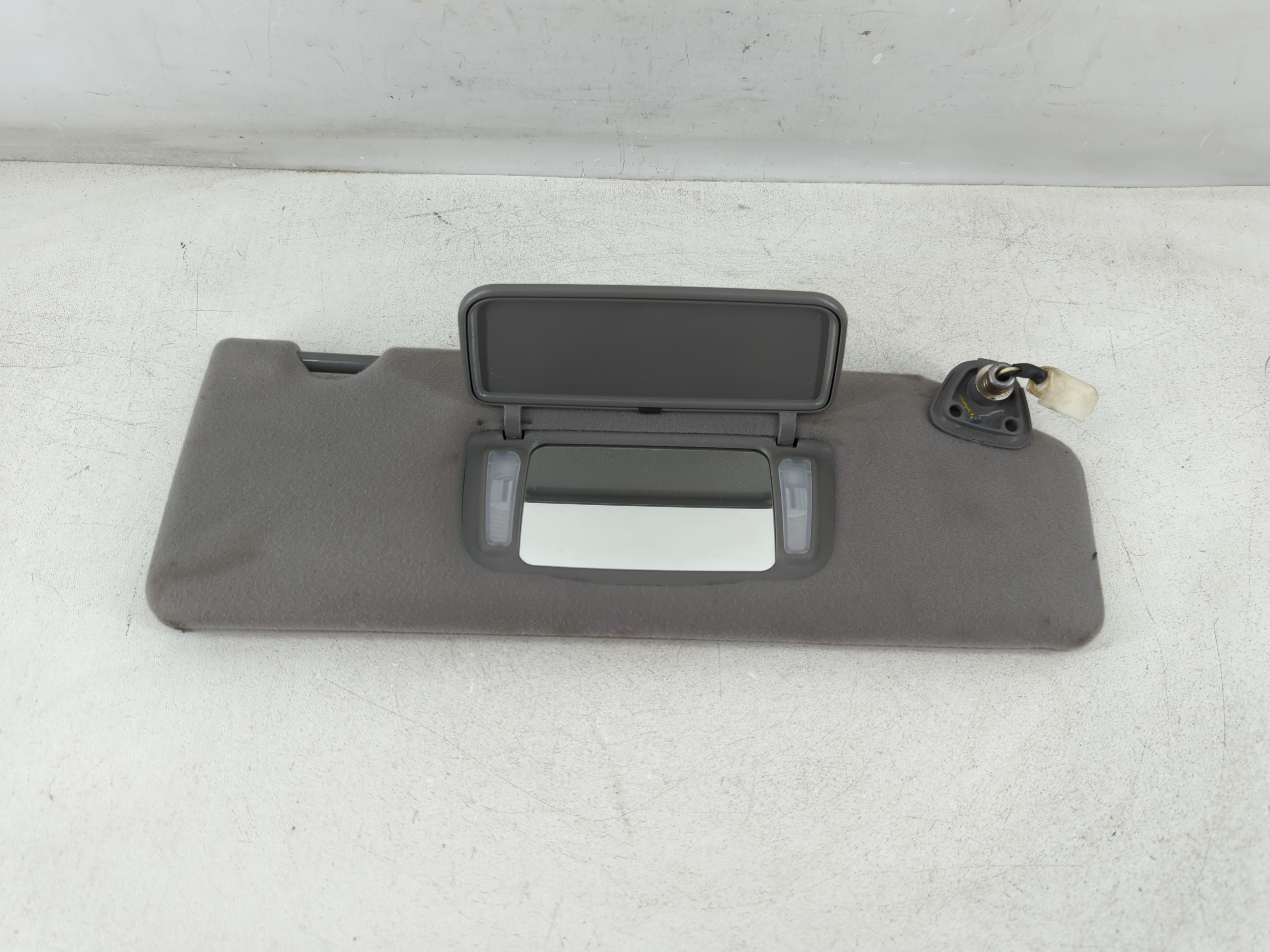 2004-2005 Toyota Solara Passenger Sun Visor Mirror Right Sunvisor Grey 1073679 - Oemusedautoparts1.com